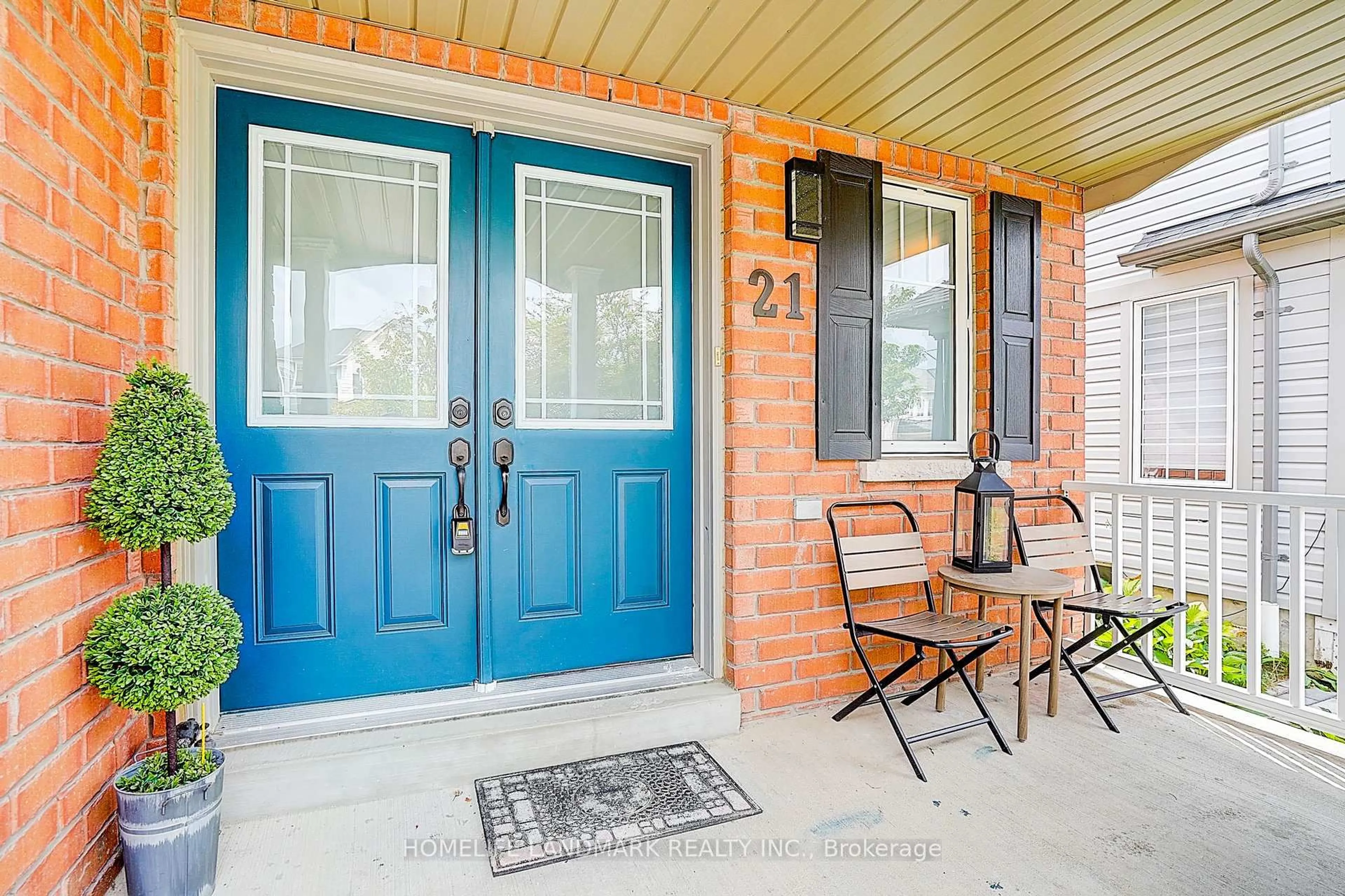 Indoor entryway for 21 Donlevy Cres, Whitby Ontario L1R 0B9