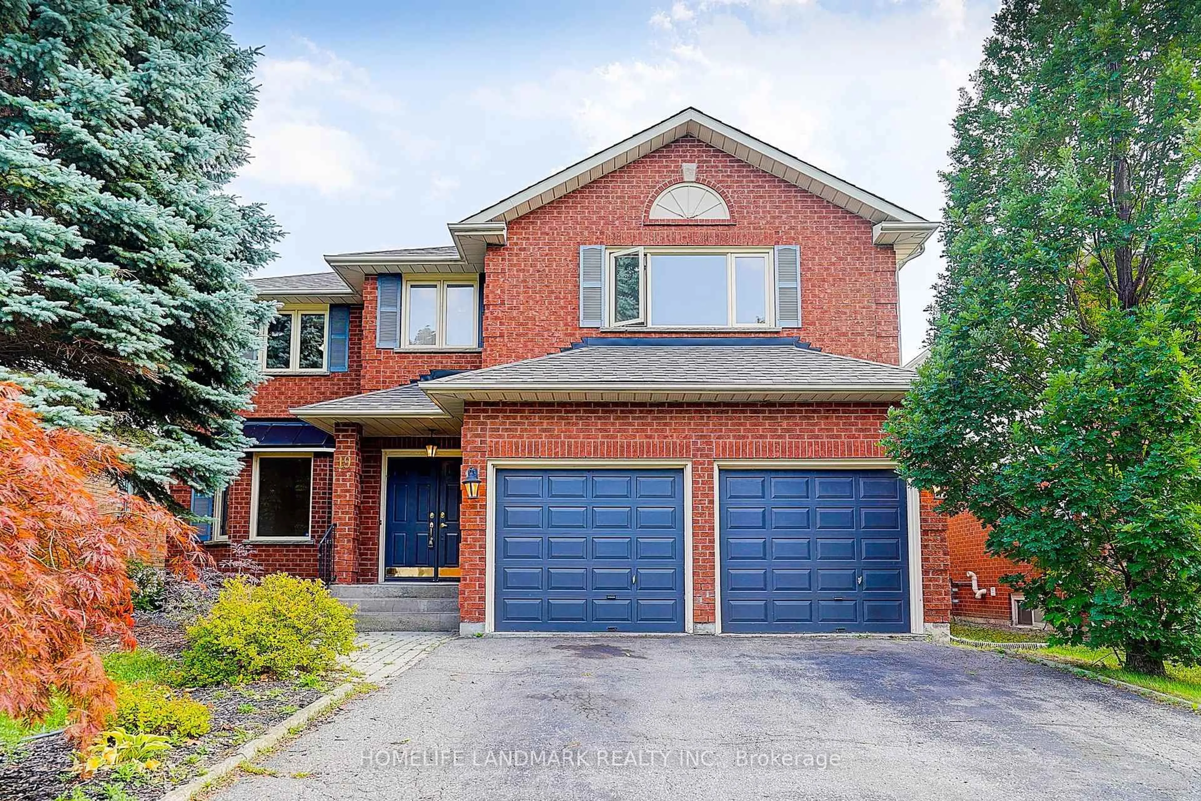 Home with brick exterior material, street for 19 Bridle Crt, Clarington Ontario L1E 2B1