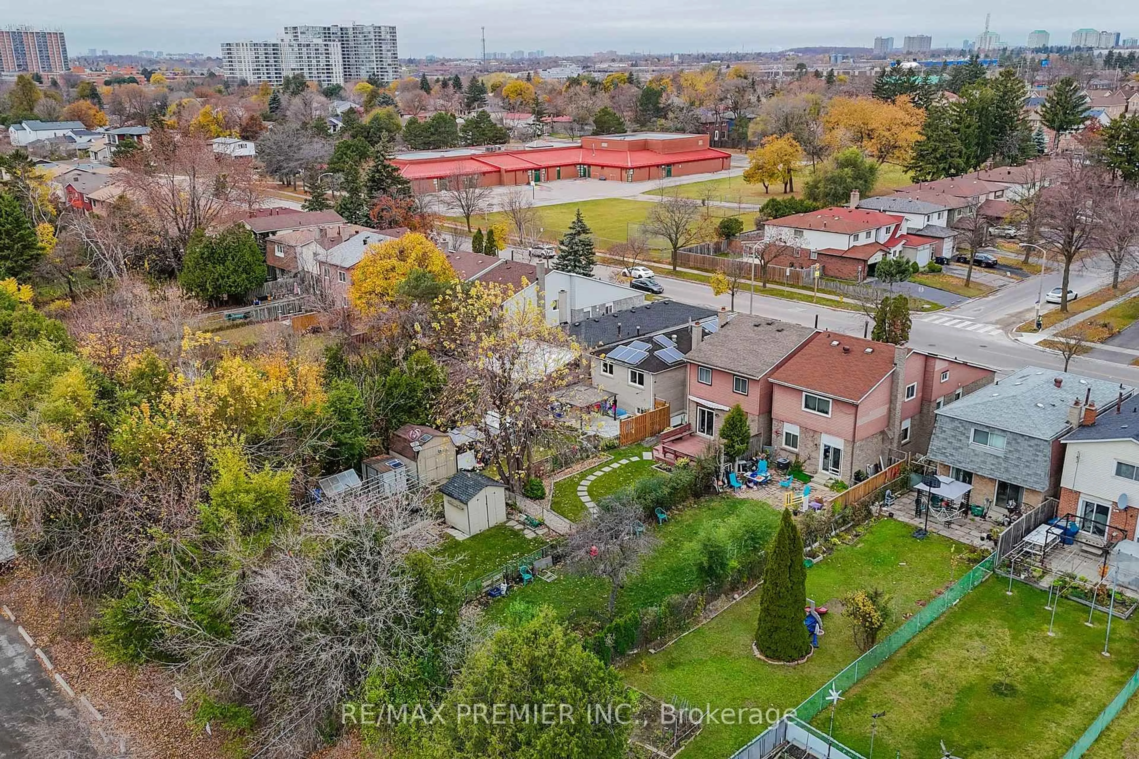 A pic from outside/outdoor area/front of a property/back of a property/a pic from drone, city buildings view from balcony for 191 Invergordon Ave, Toronto Ontario M1S 3Z1