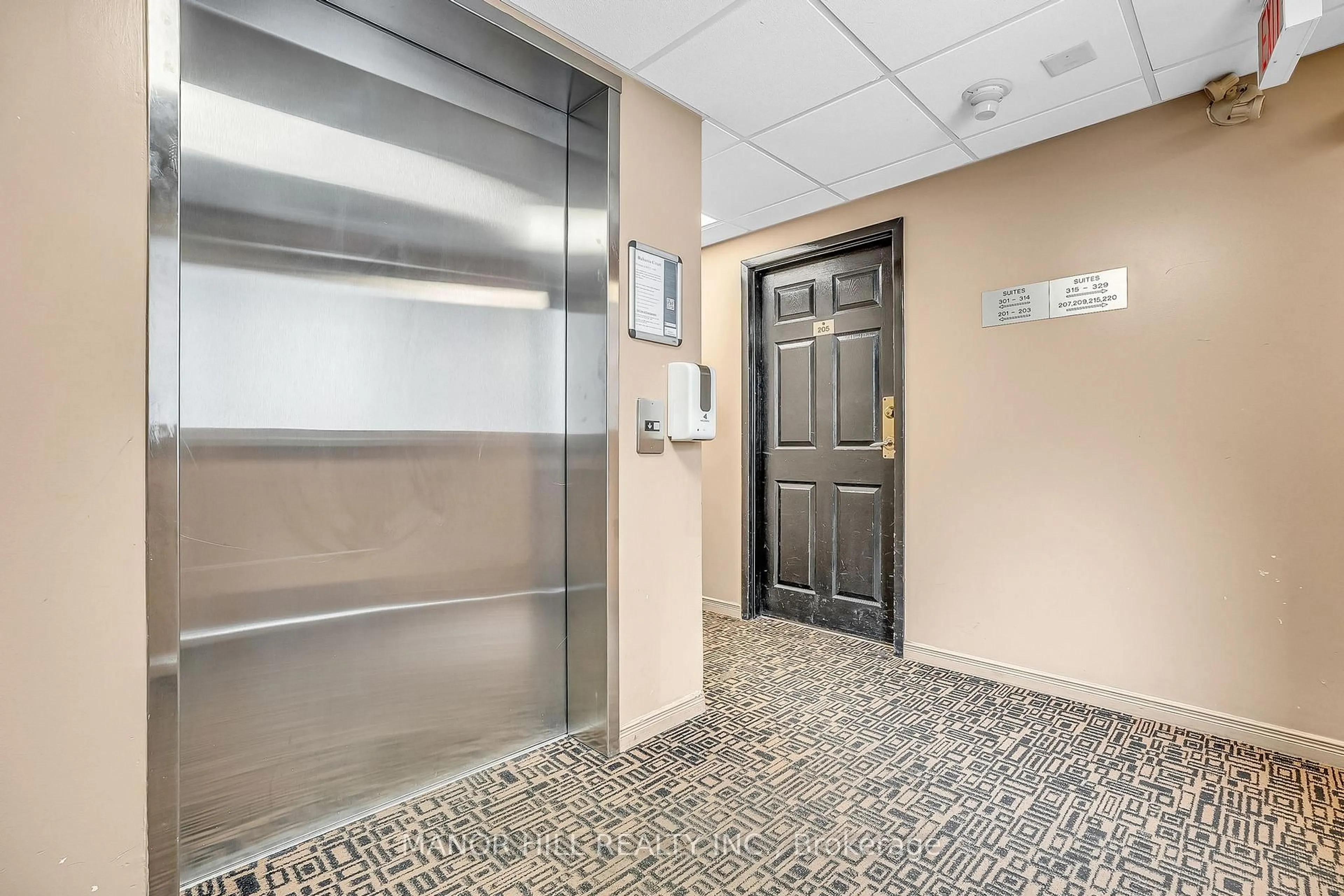 Indoor foyer for 2351 Kennedy Rd #301, Toronto Ontario M1T 3G9