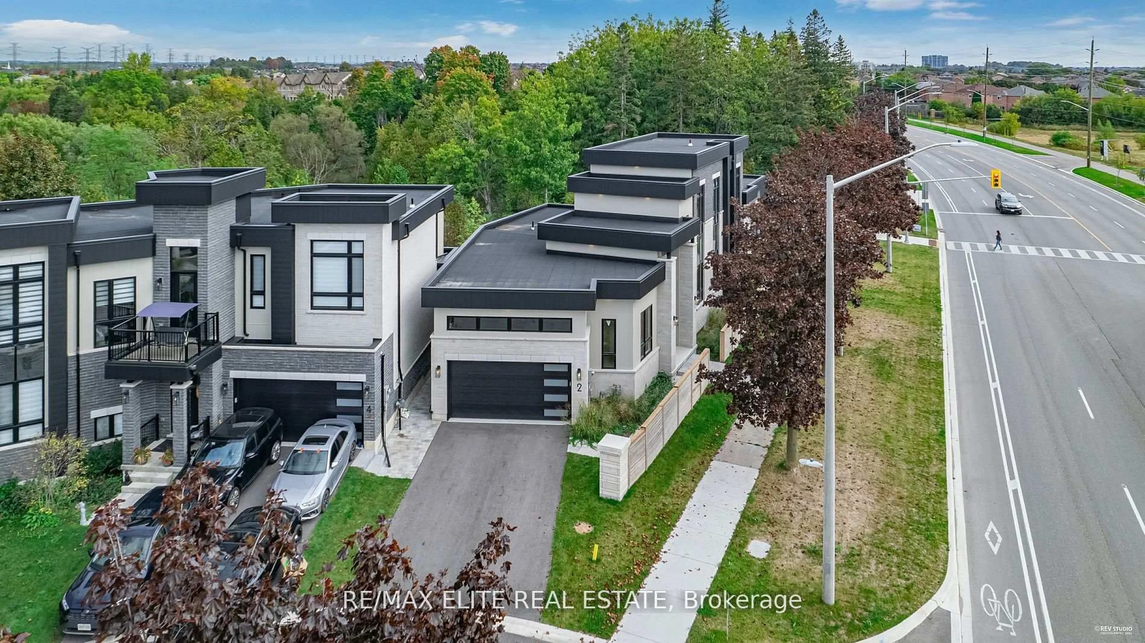 A pic from outside/outdoor area/front of a property/back of a property/a pic from drone, street for 2 Tidmarsh Lane, Ajax Ontario L1T 4S1