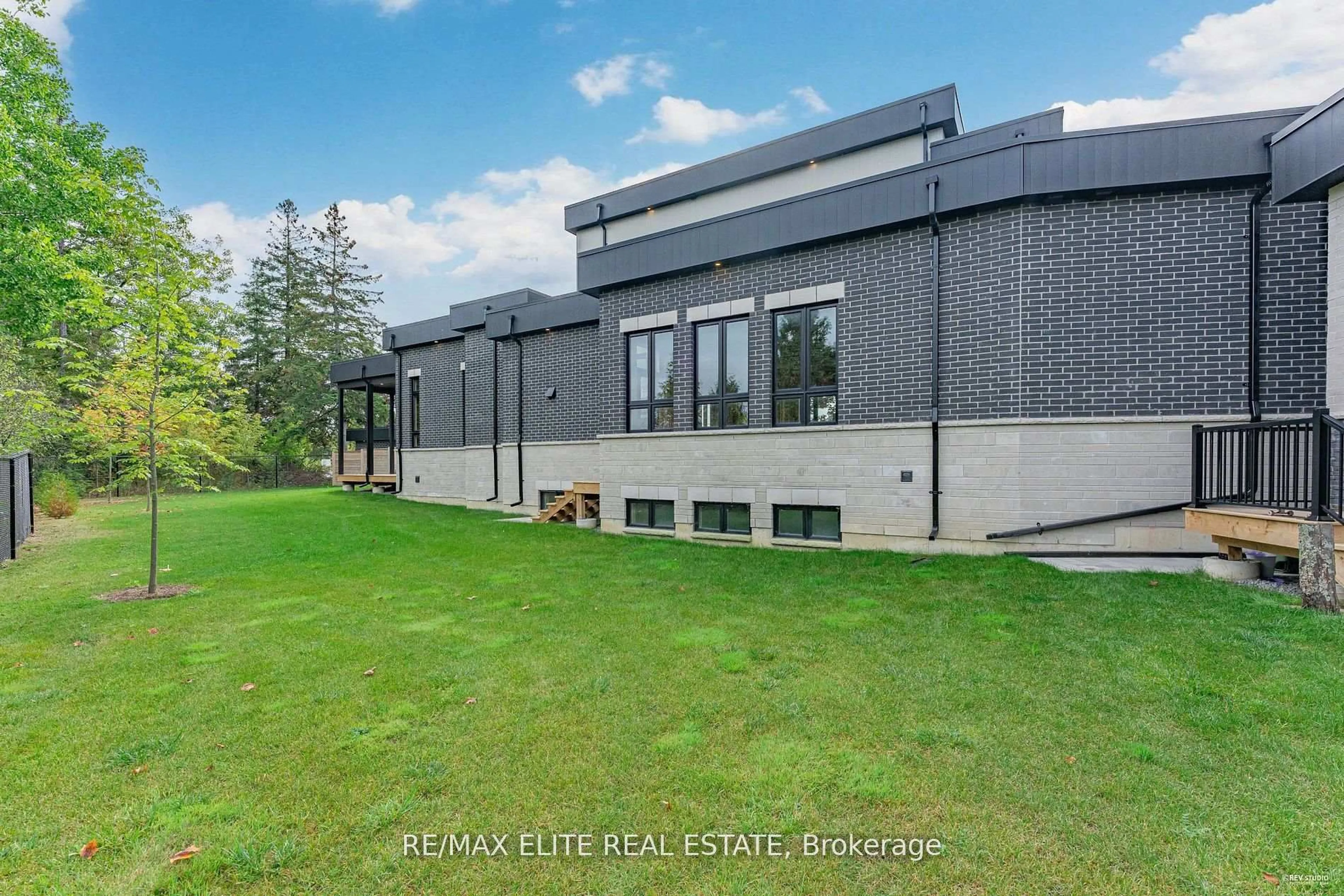 Unknown for 2 Tidmarsh Lane, Ajax Ontario L1T 4S1
