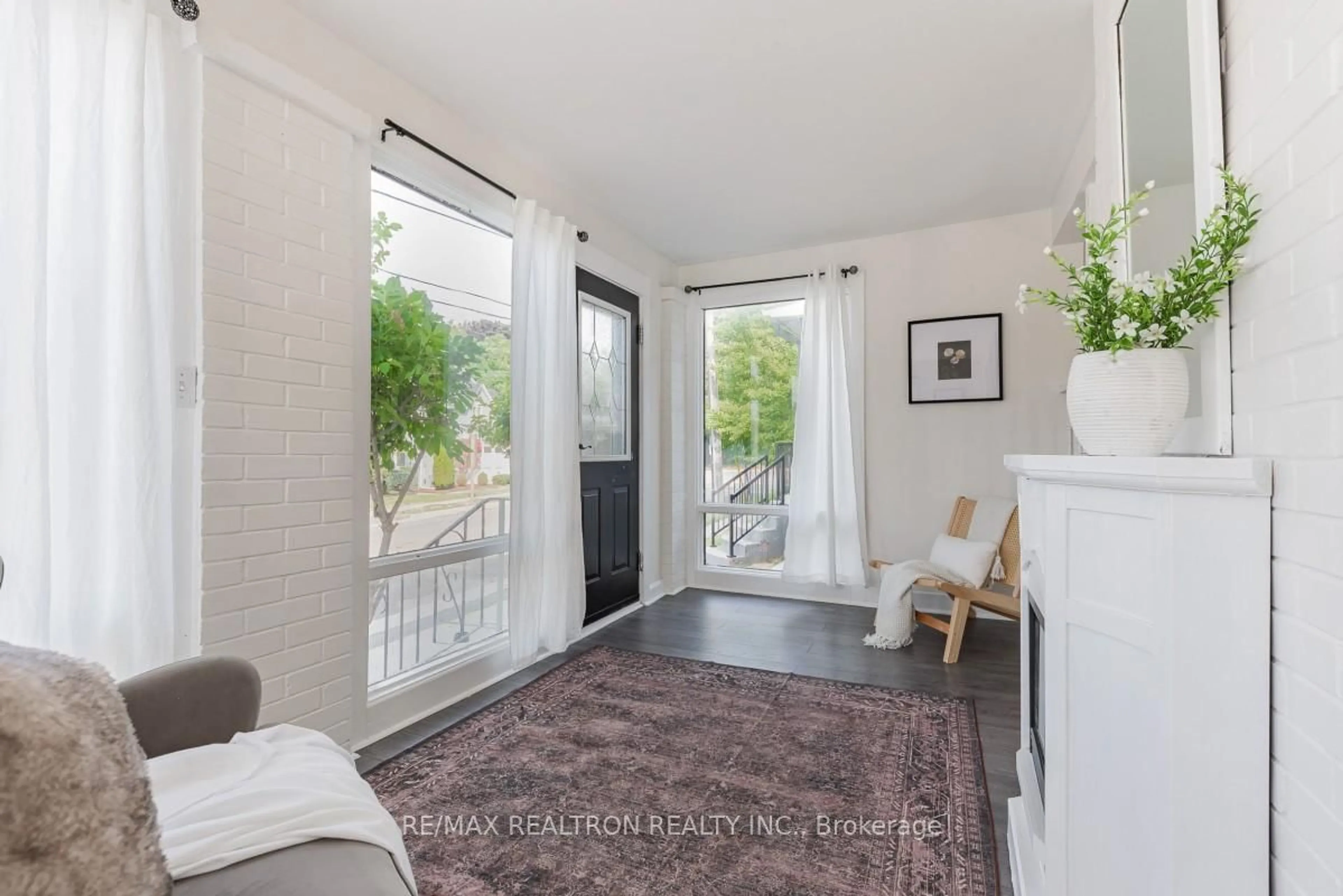 Indoor entryway for 207 Centre St, Oshawa Ontario L1G 4C5