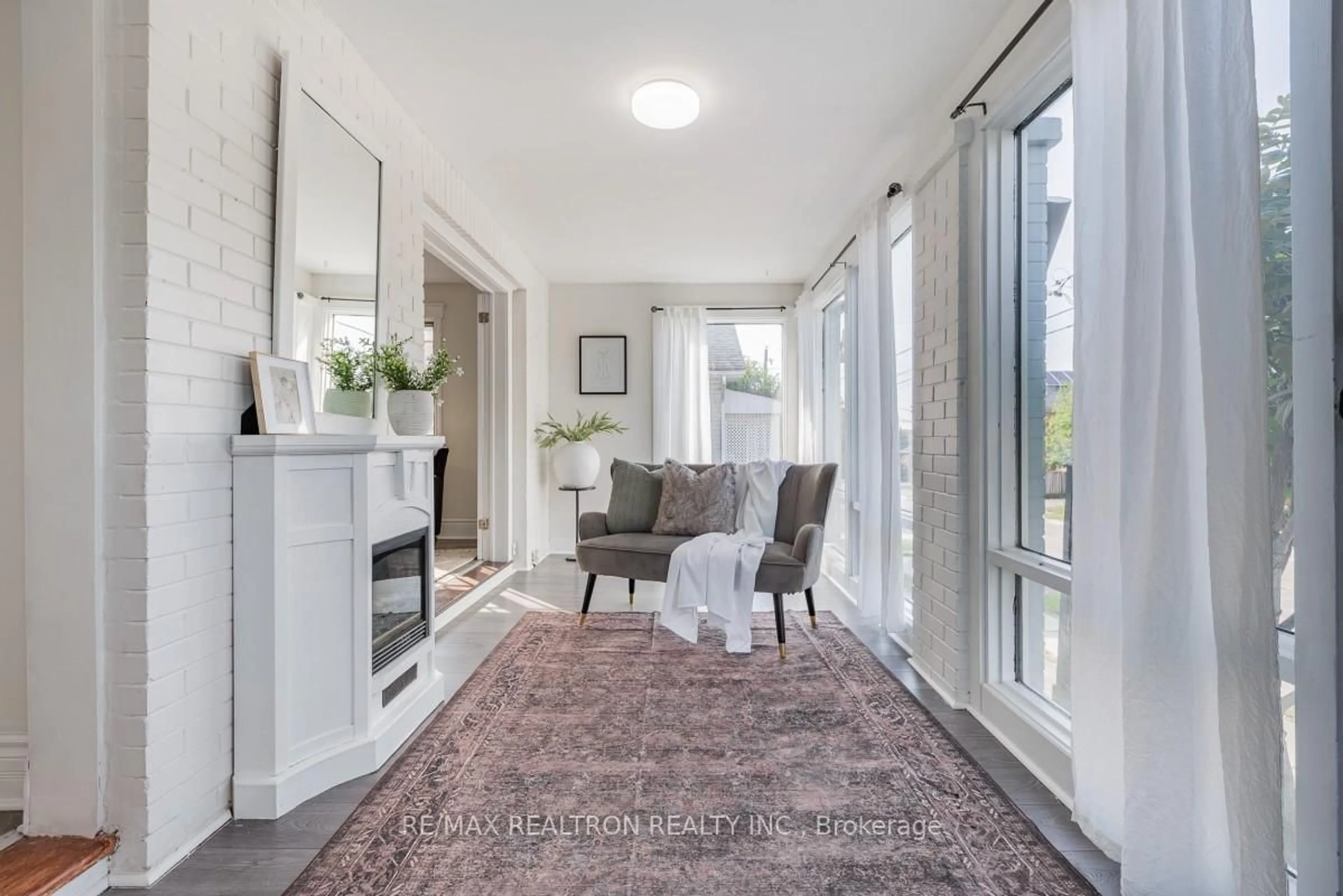 Indoor entryway for 207 Centre St, Oshawa Ontario L1G 4C5