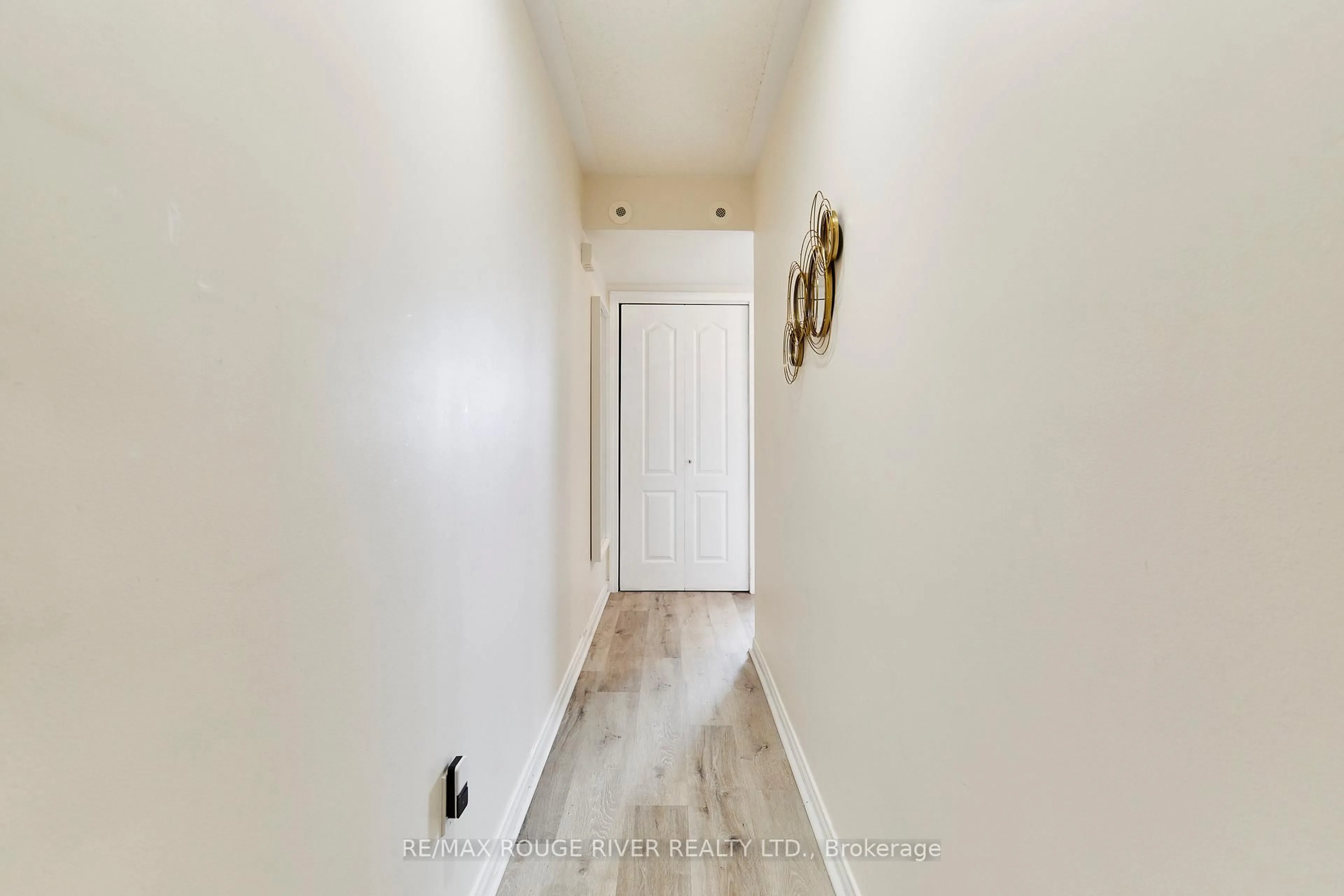 Unknown for 25 Strangford Lane #312, Toronto Ontario M1L 0E4