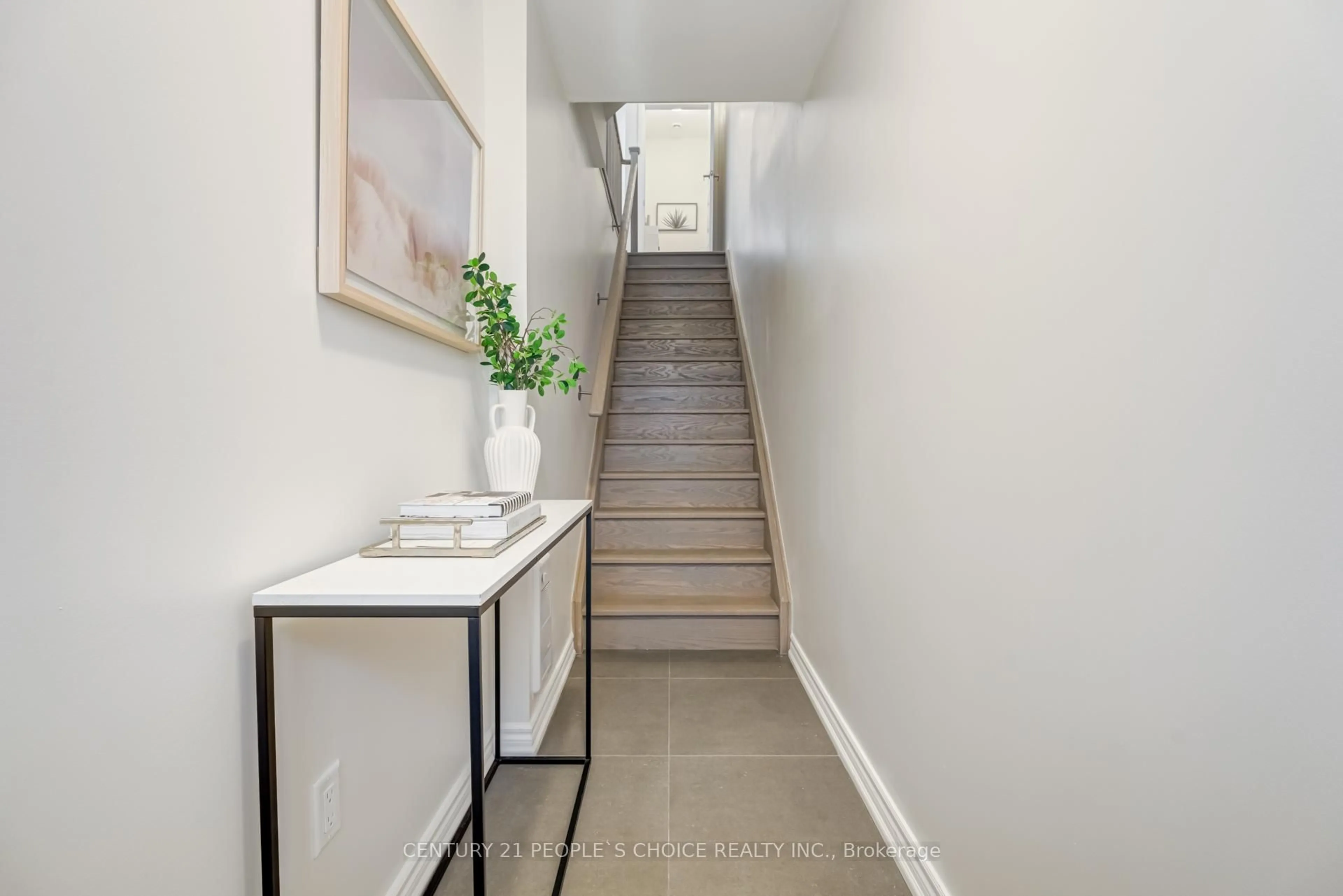 Indoor entryway for 1629 Pleasure Valley Path, Oshawa Ontario L1G 0E3