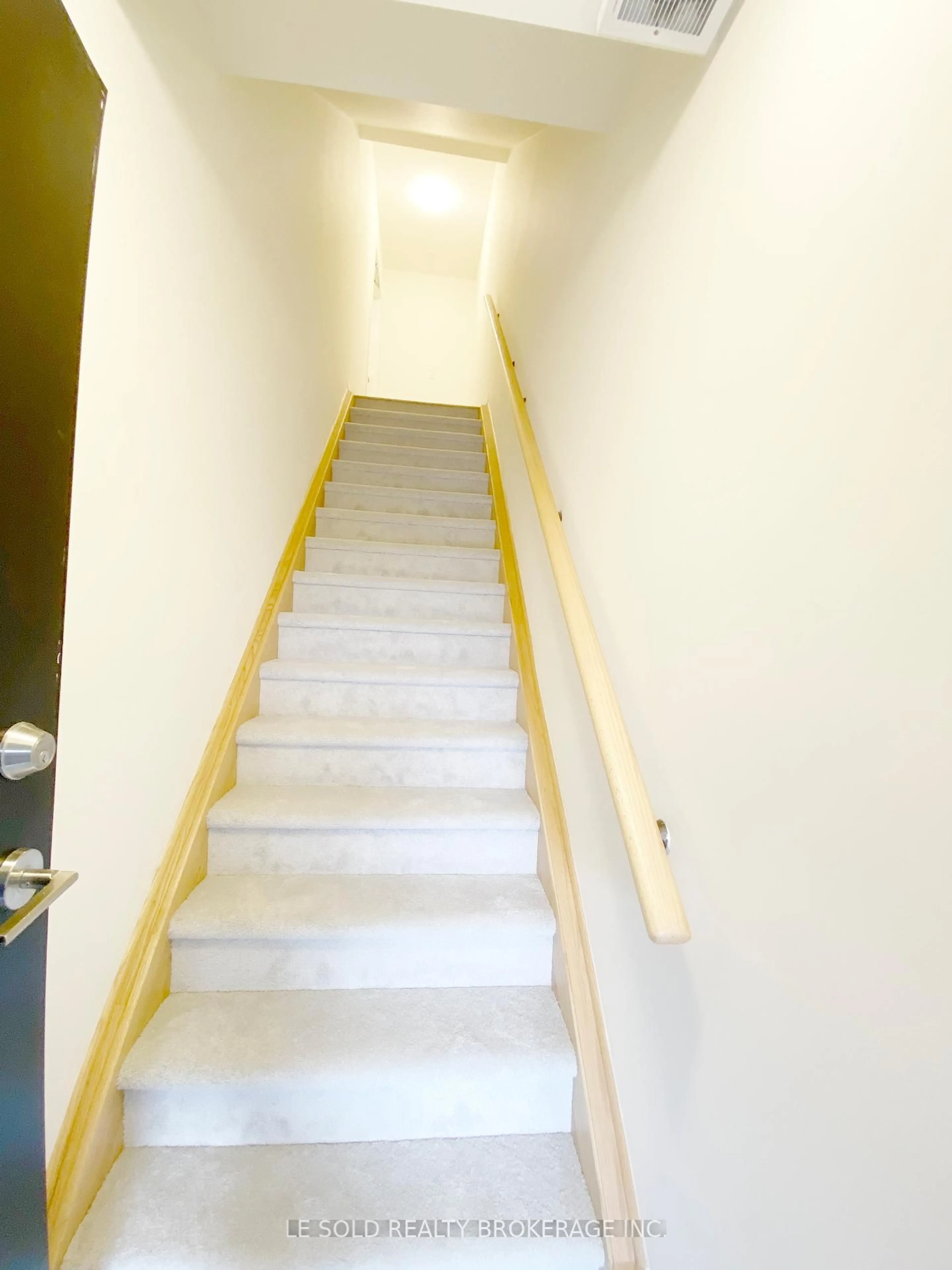 Stairs for 145 Tapscott Rd #32, Toronto Ontario M1B 0E8