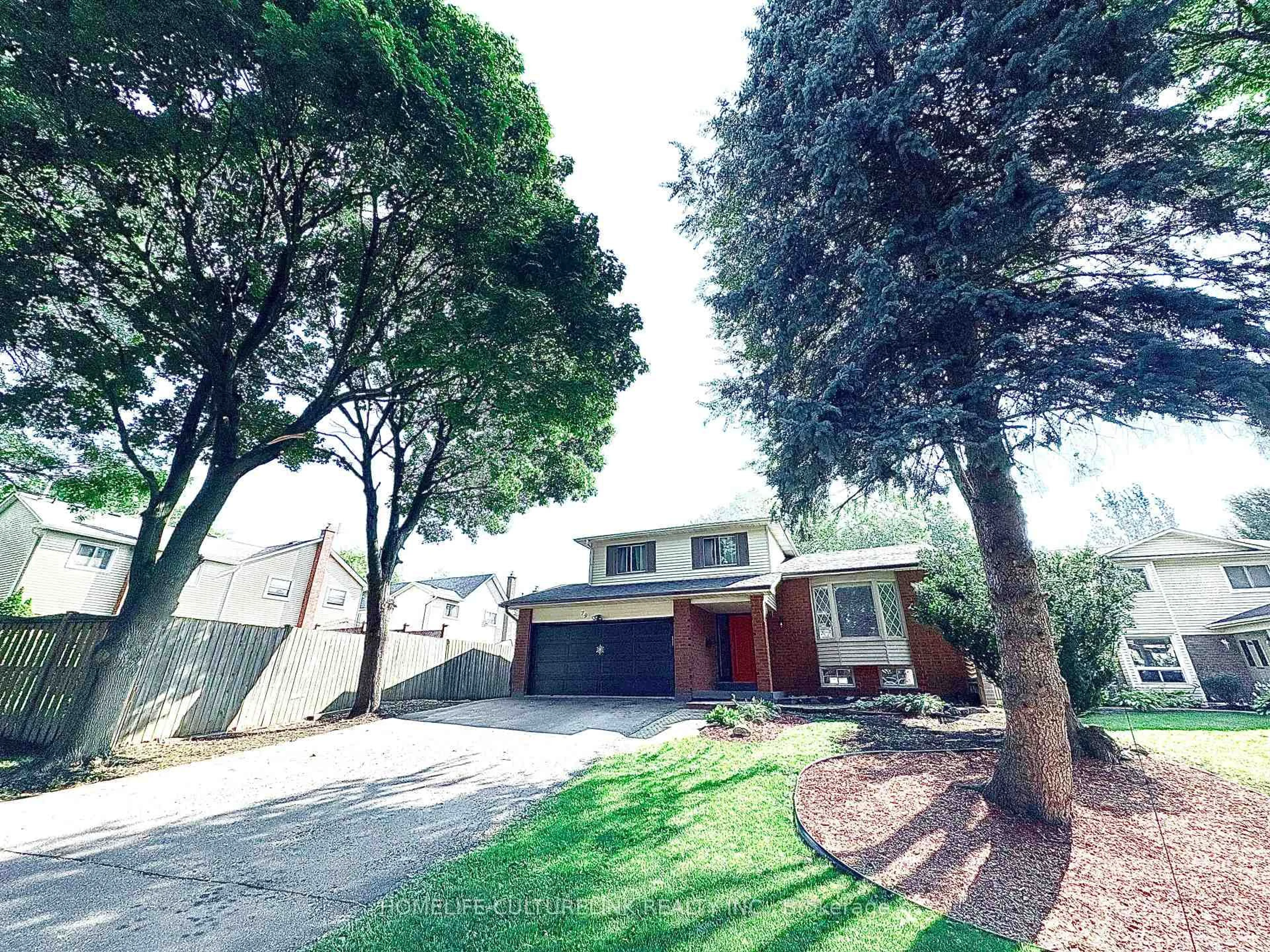 A pic from outside/outdoor area/front of a property/back of a property/a pic from drone, street for 79 Frost Dr, Whitby Ontario L1P 1C8