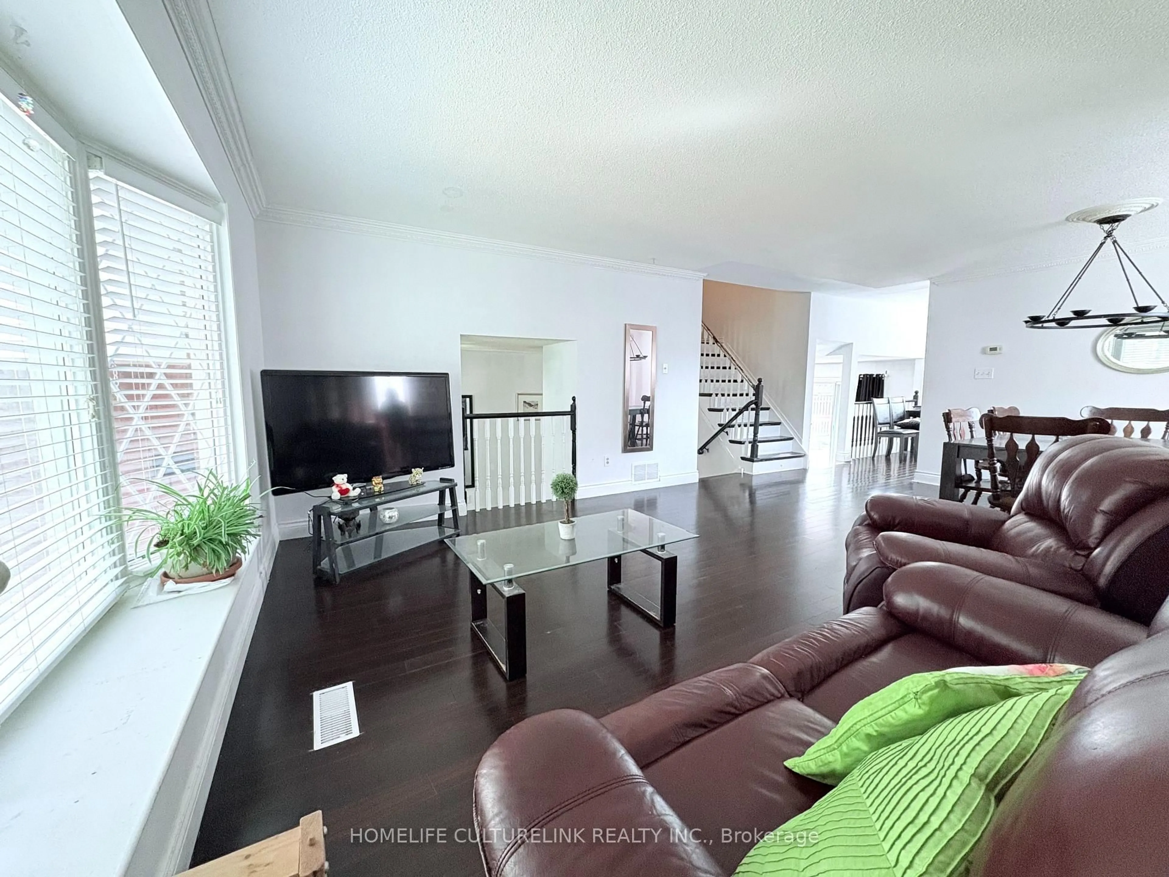 Living room with furniture, unknown for 79 Frost Dr, Whitby Ontario L1P 1C8