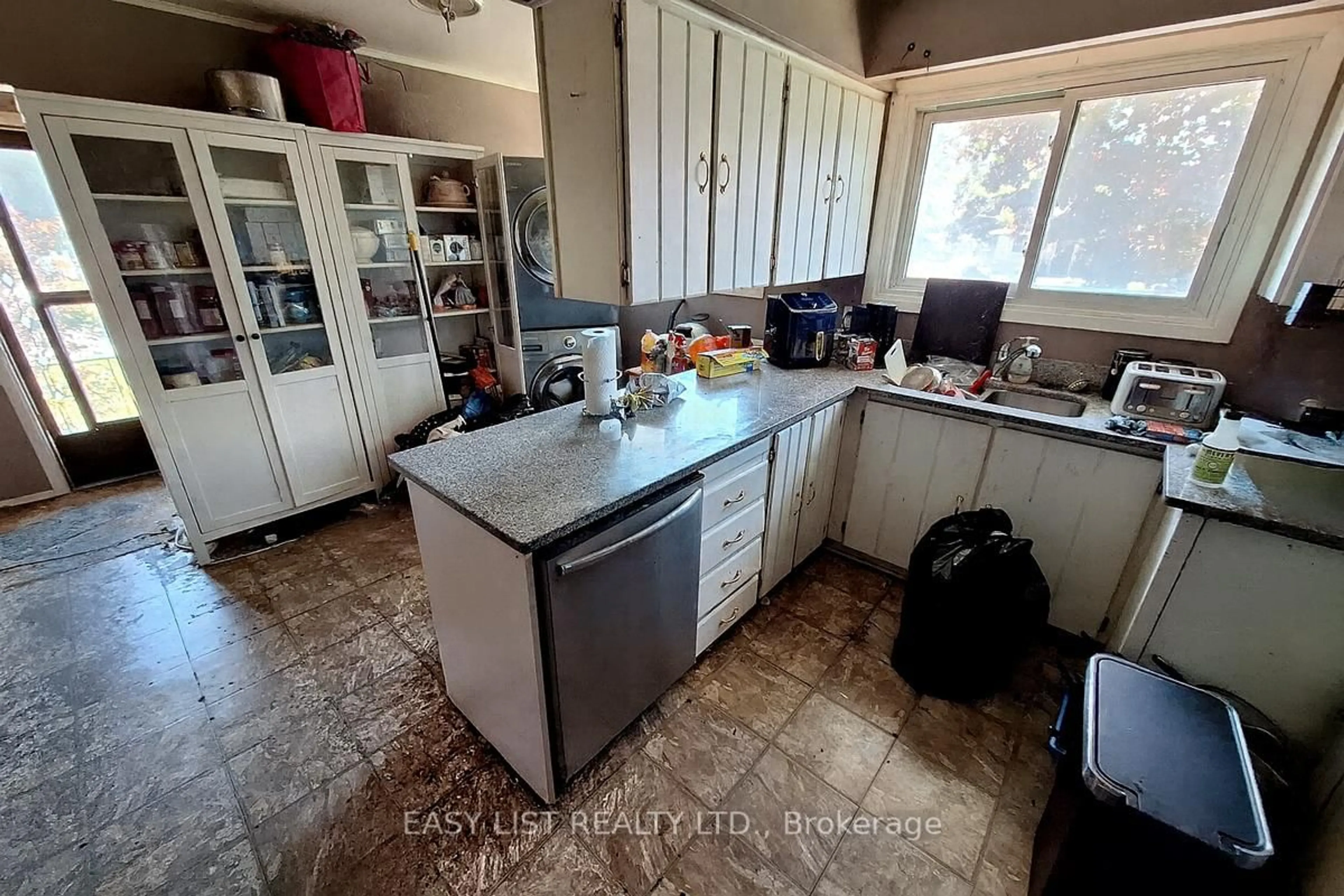 Unknown for 812 Carnaby Cres, Oshawa Ontario L1G 2Y8