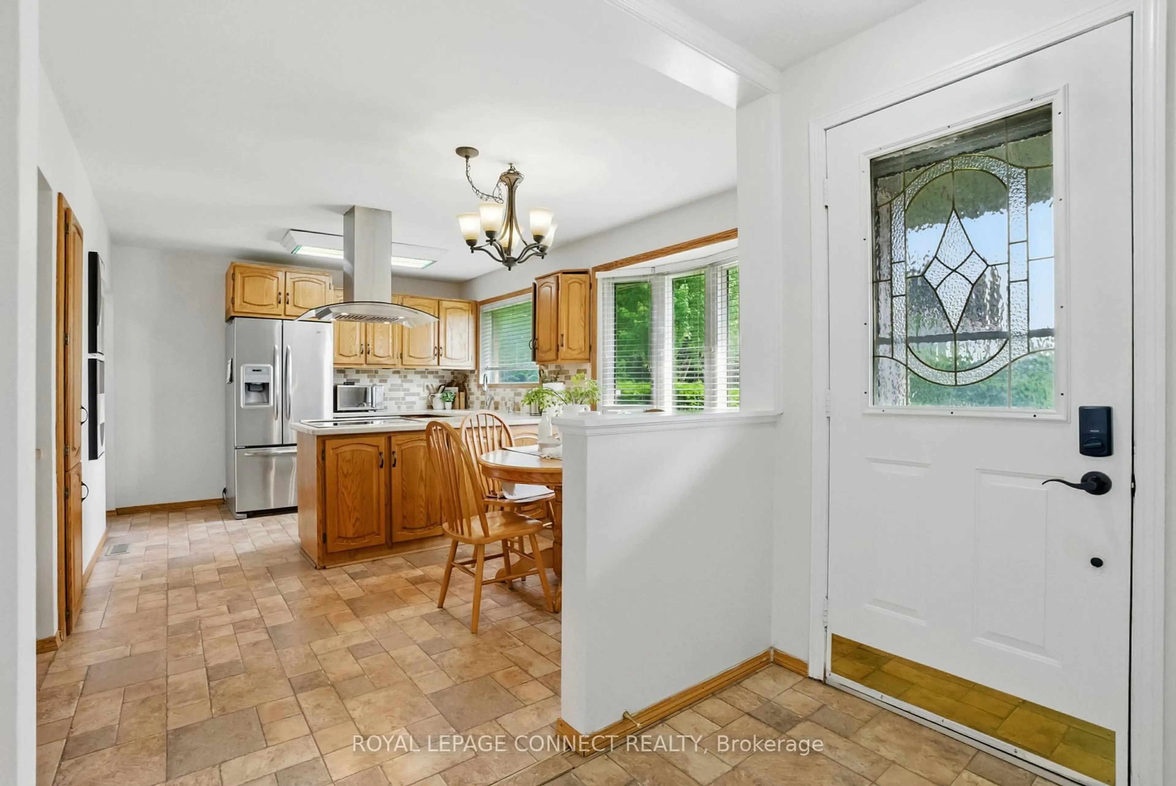 Open concept kitchen, ceramic/tile floor for 764 Westdale St, Oshawa Ontario L1J 5B7