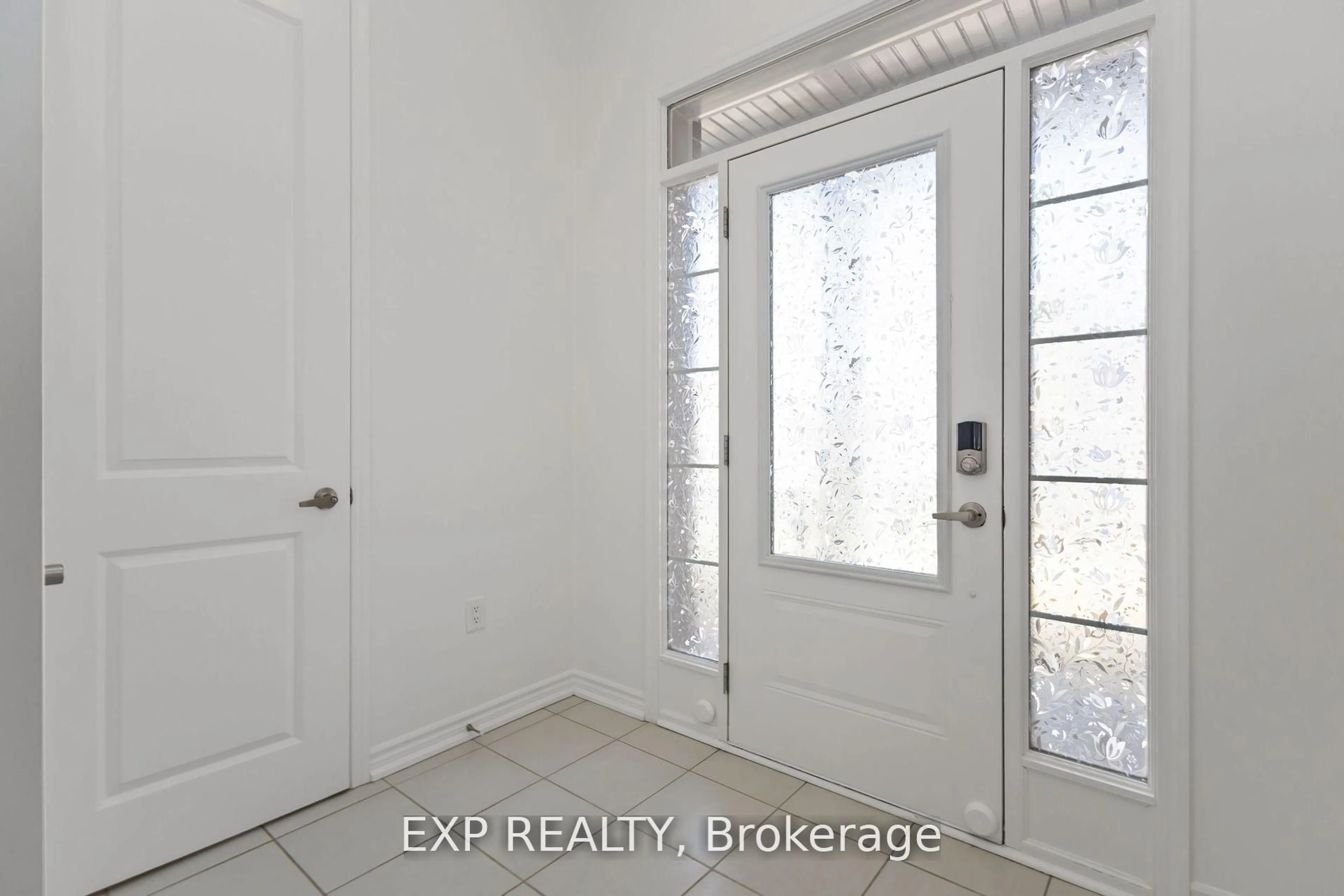 Indoor entryway for 1493 HAWKTAIL Path, Pickering Ontario L1X 0N9