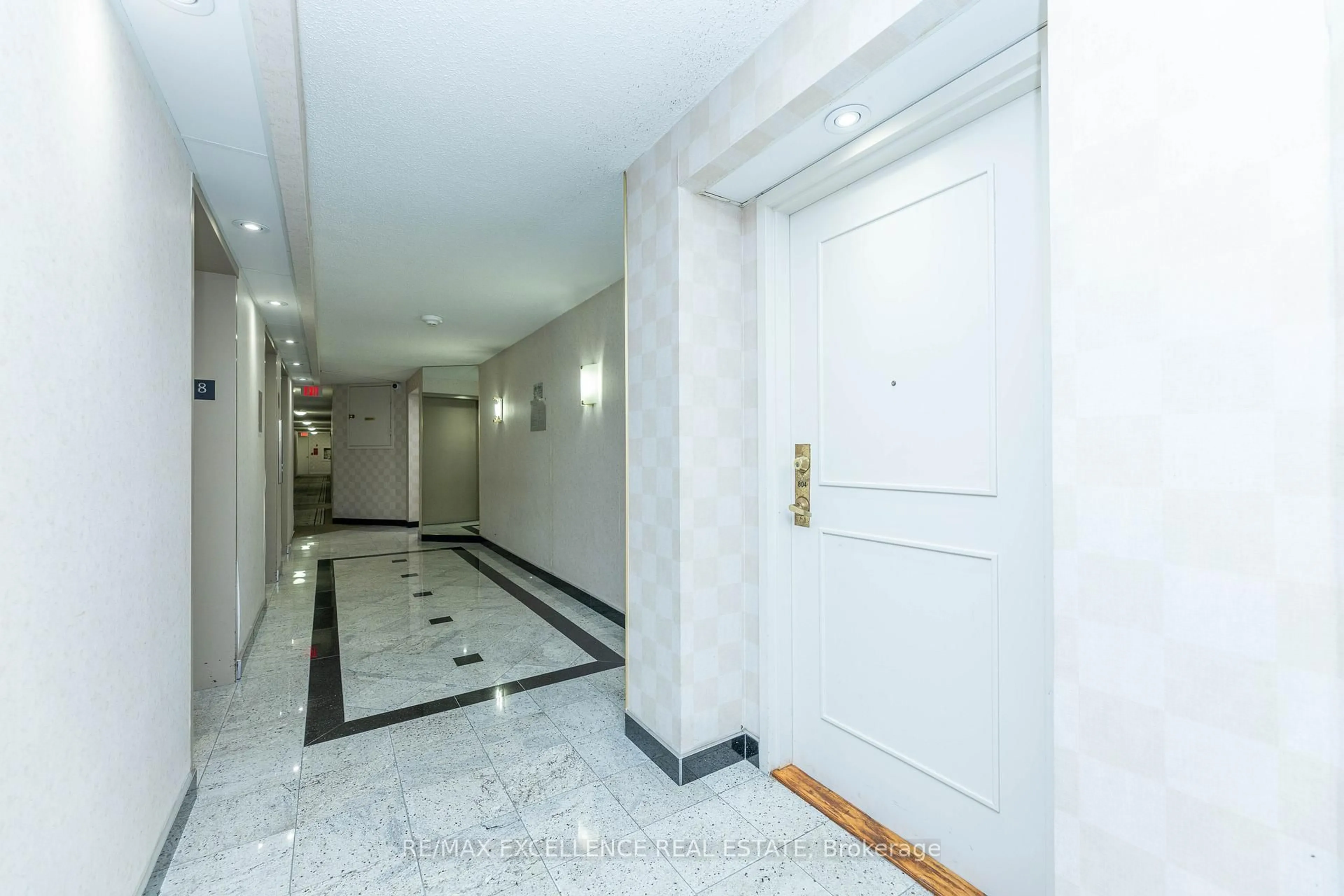 Indoor foyer for 410 Mclevin Ave #804, Toronto Ontario M1B 5J5