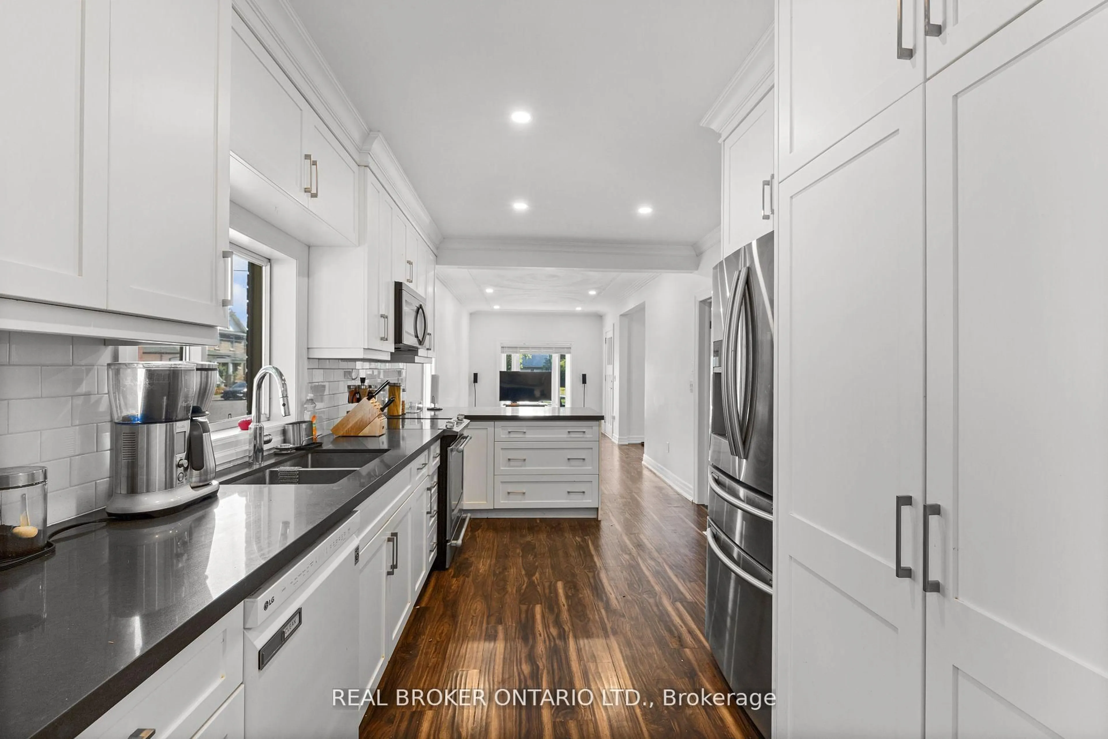 Open concept kitchen, unknown for 272 Burk St, Oshawa Ontario L1J 4C4