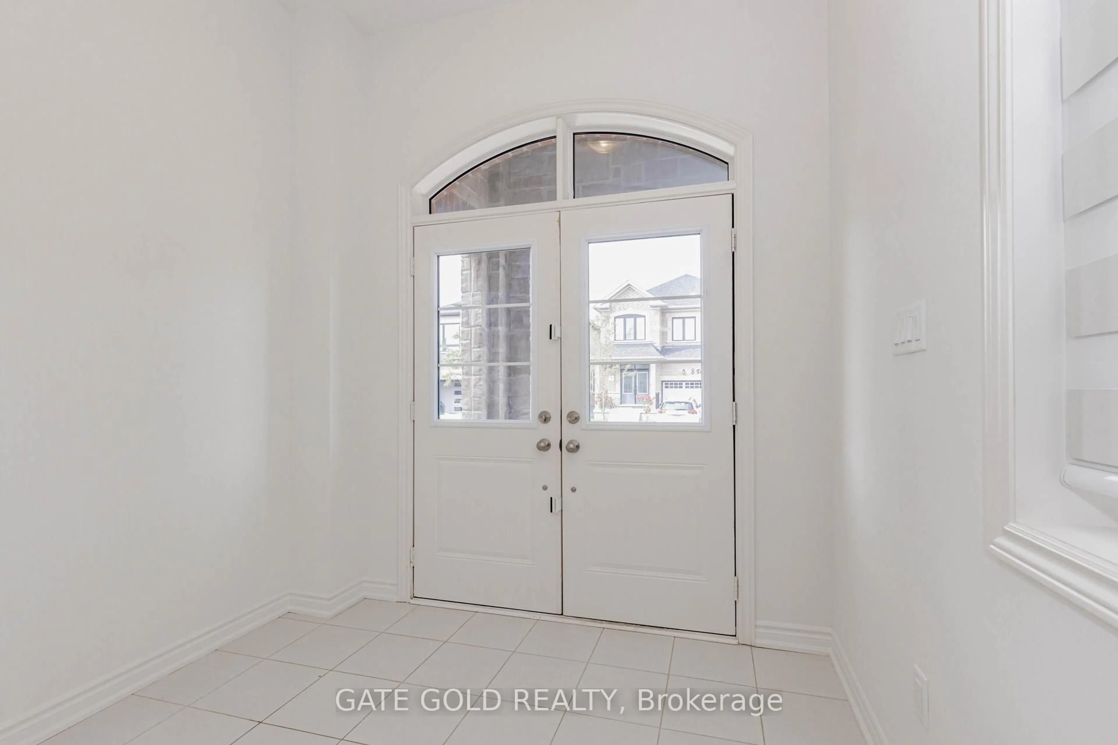 Indoor entryway for 9 Vickery St, Whitby Ontario L1P 0L1