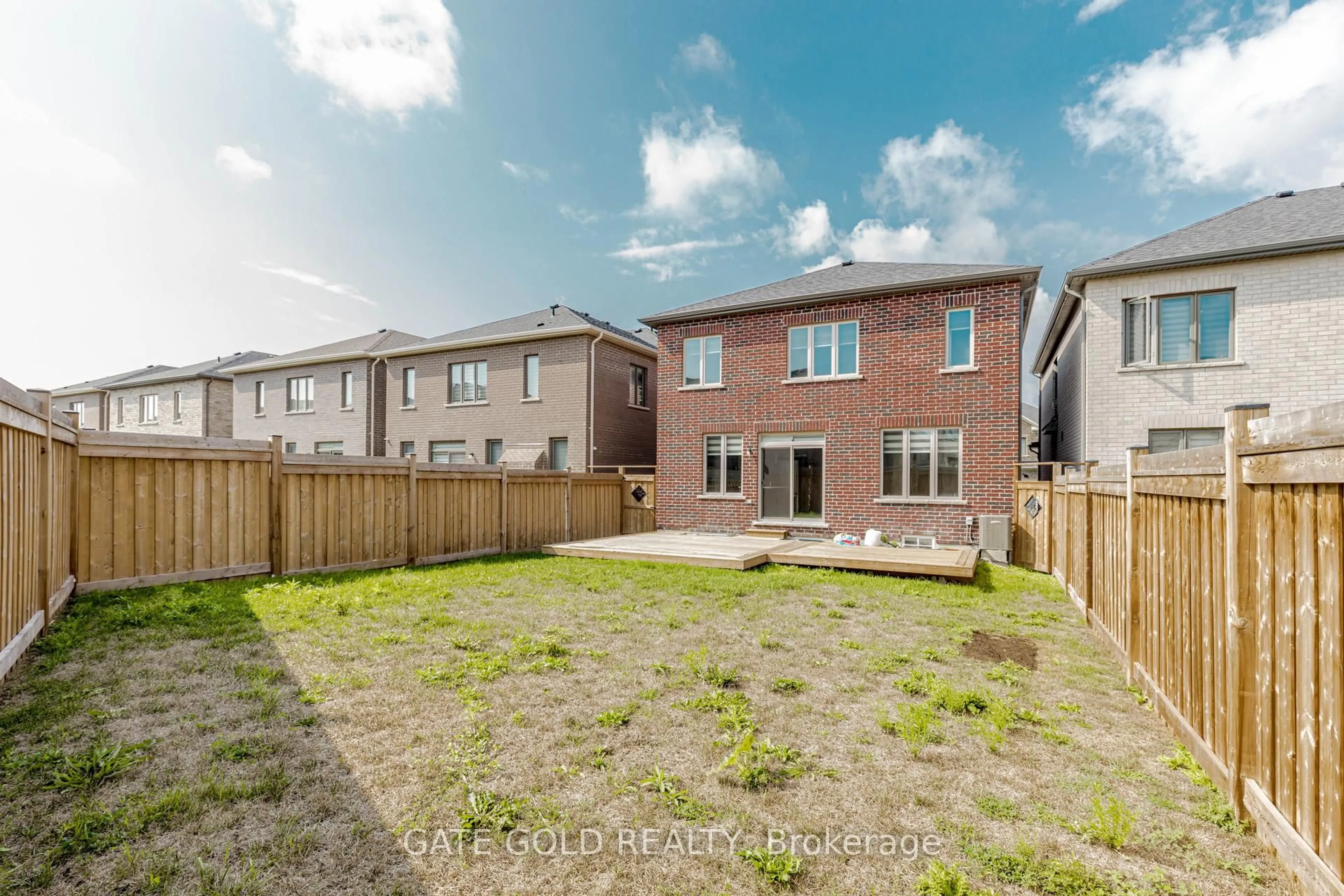A pic from outside/outdoor area/front of a property/back of a property/a pic from drone, street for 9 Vickery St, Whitby Ontario L1P 0L1