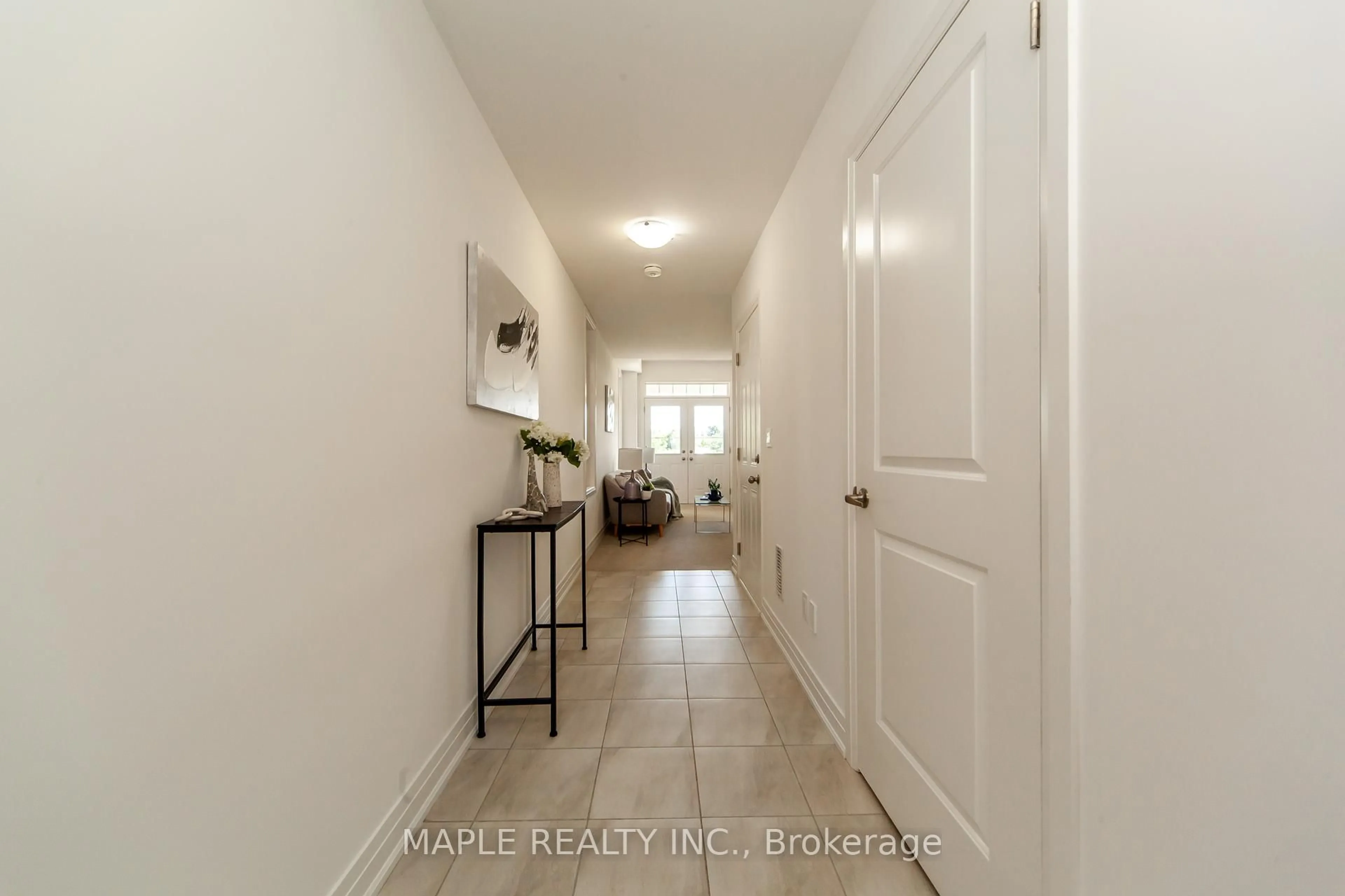 Indoor entryway for 70 Waterside Way, Whitby Ontario L1N 0N1