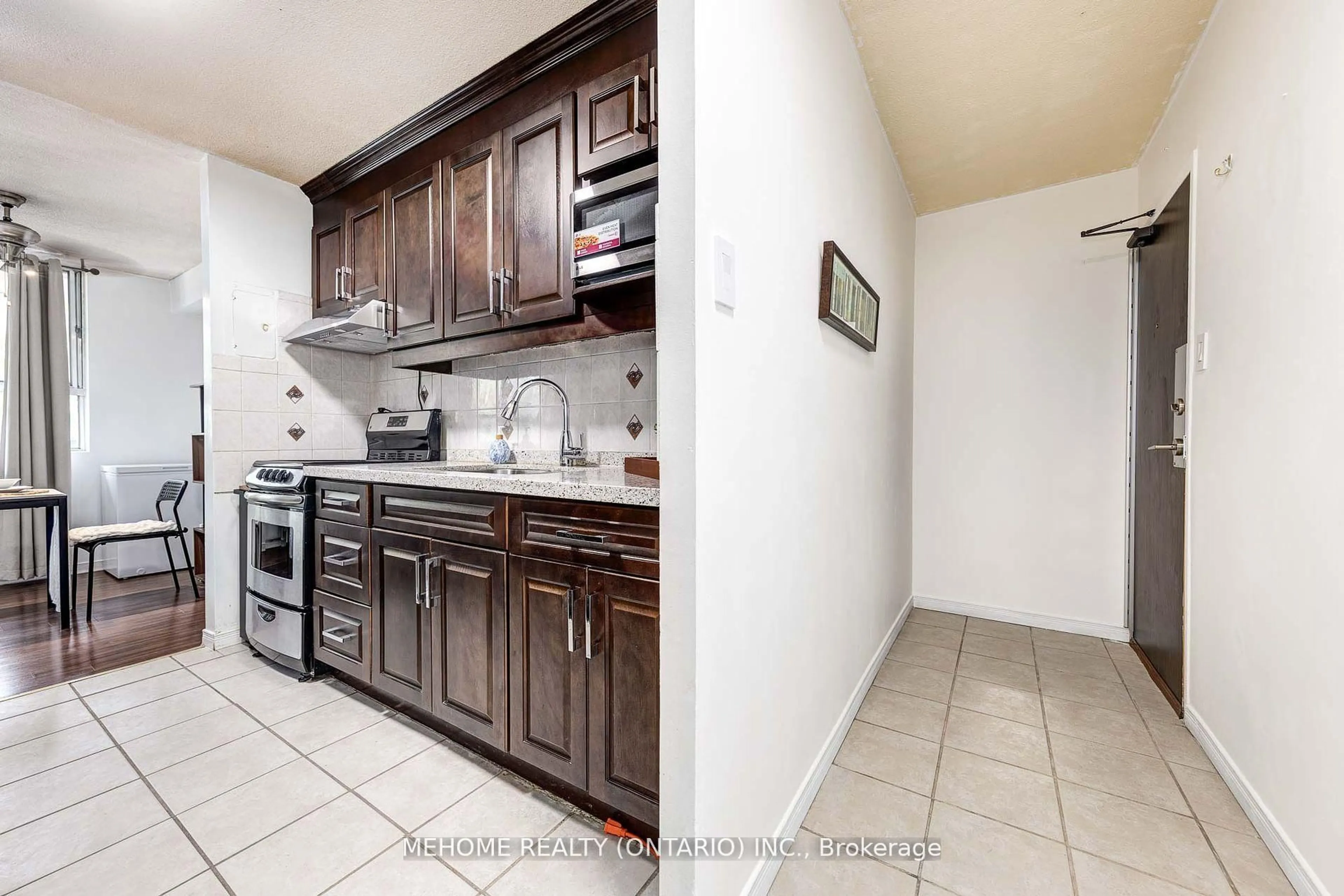 Standard kitchen, ceramic/tile floor for 1950 Kennedy Rd #207, Toronto Ontario M1P 4S9