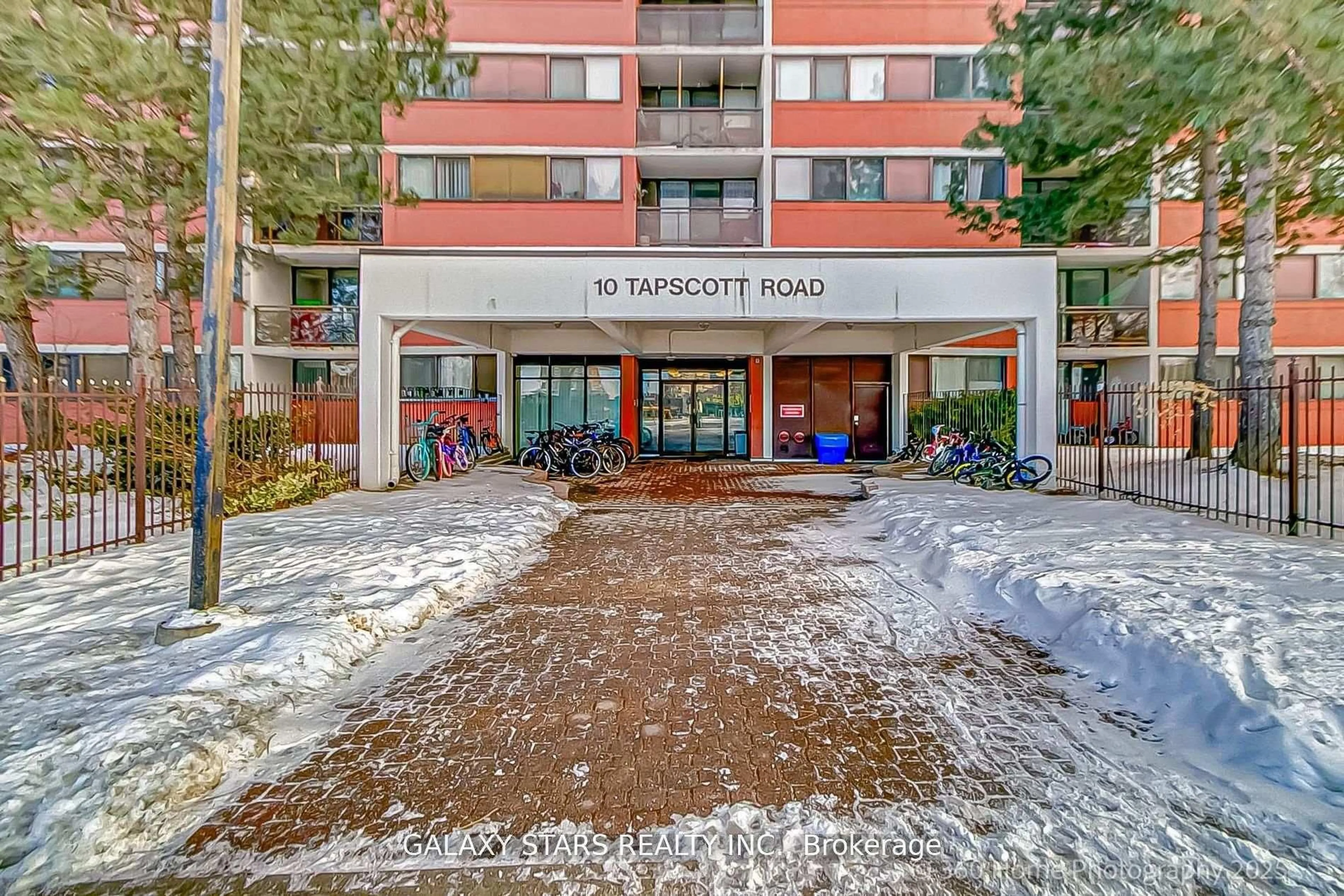 Indoor foyer for 10 Tapscott Rd #304, Toronto Ontario M1B 3L9