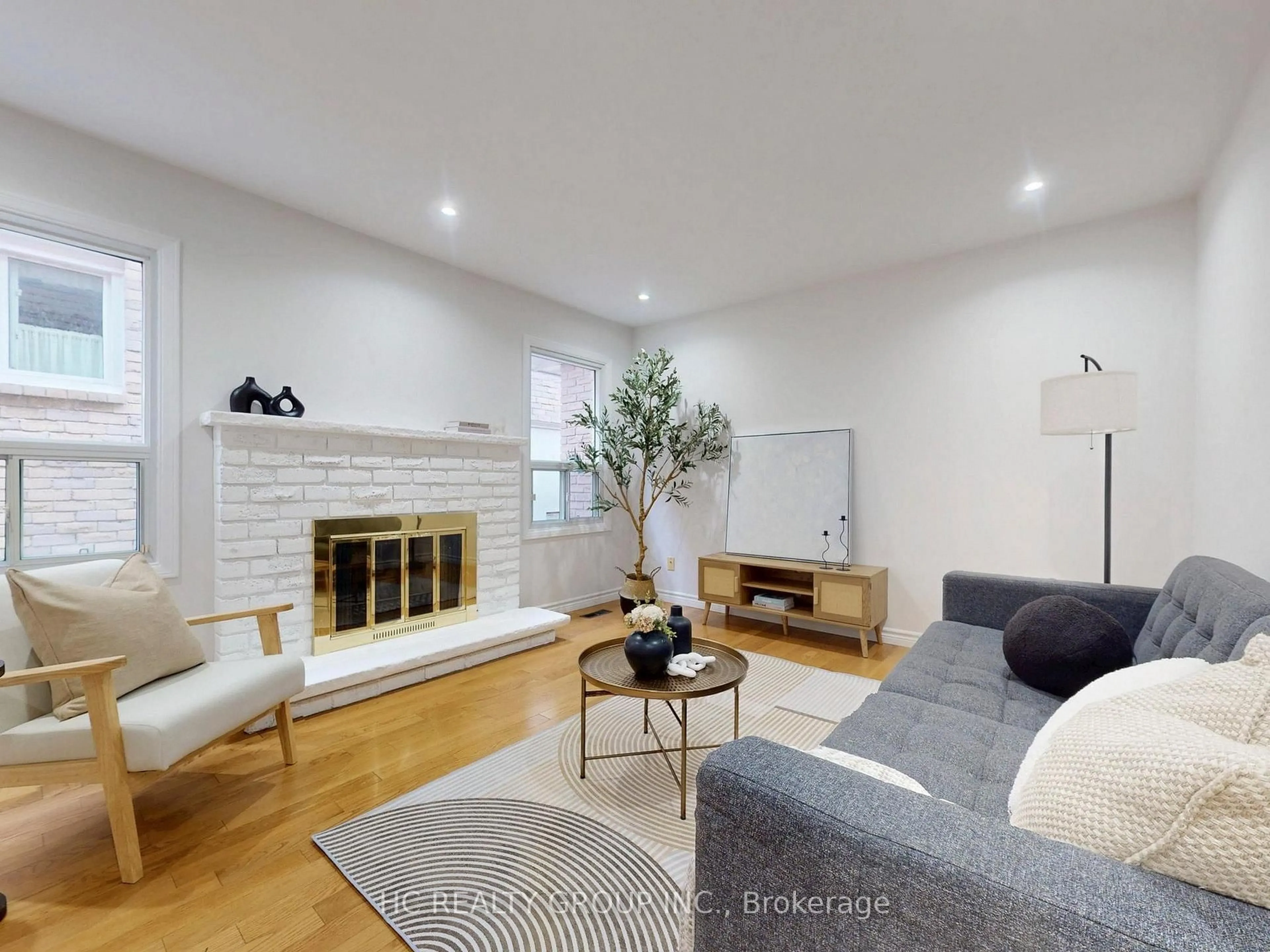Living room with furniture, unknown for 8 Bethany Leigh Dr, Toronto Ontario M1V 2N7