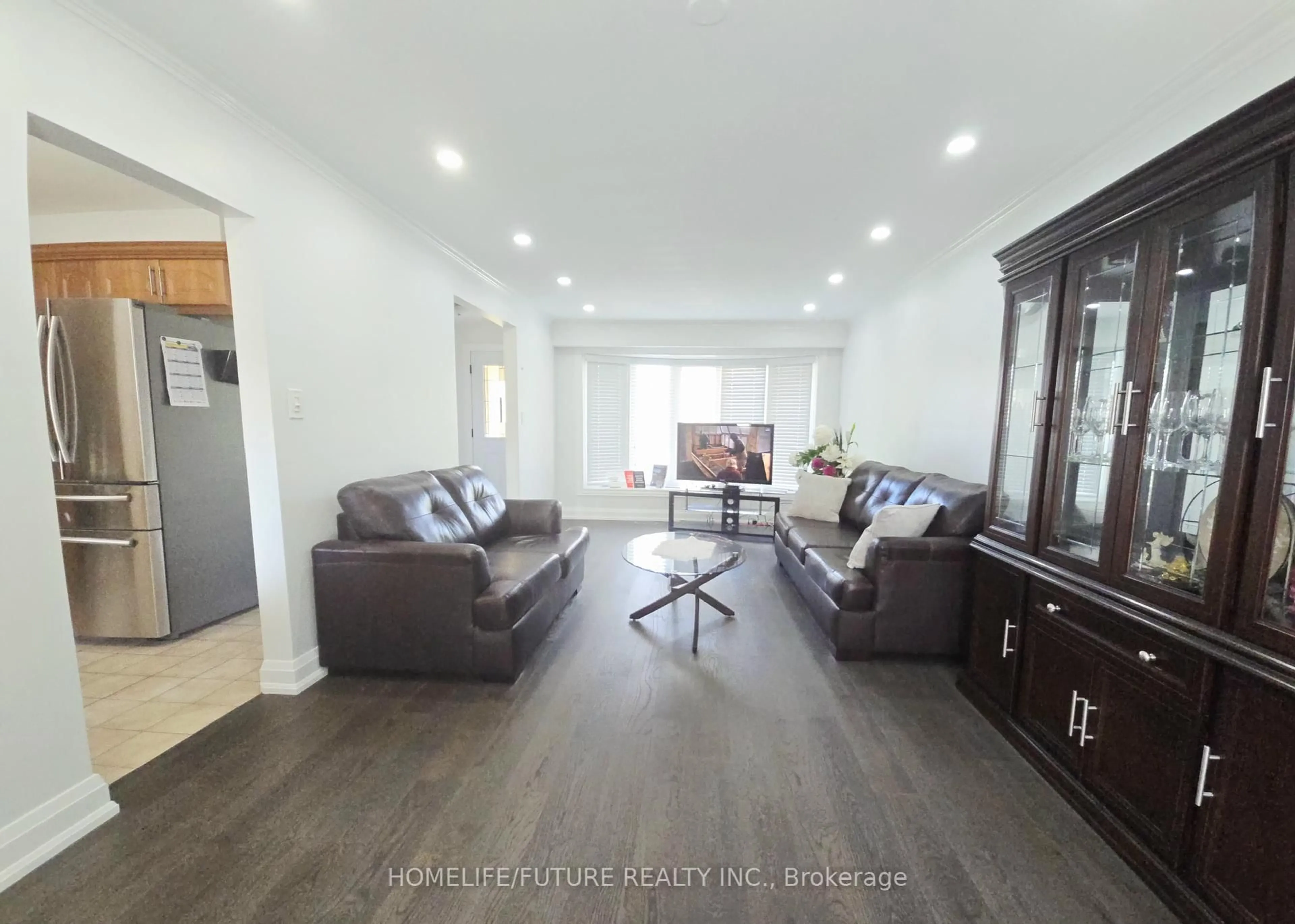 Living room with furniture, wood/laminate floor for 14 Pelmar Pl, Toronto Ontario M1G 1G5