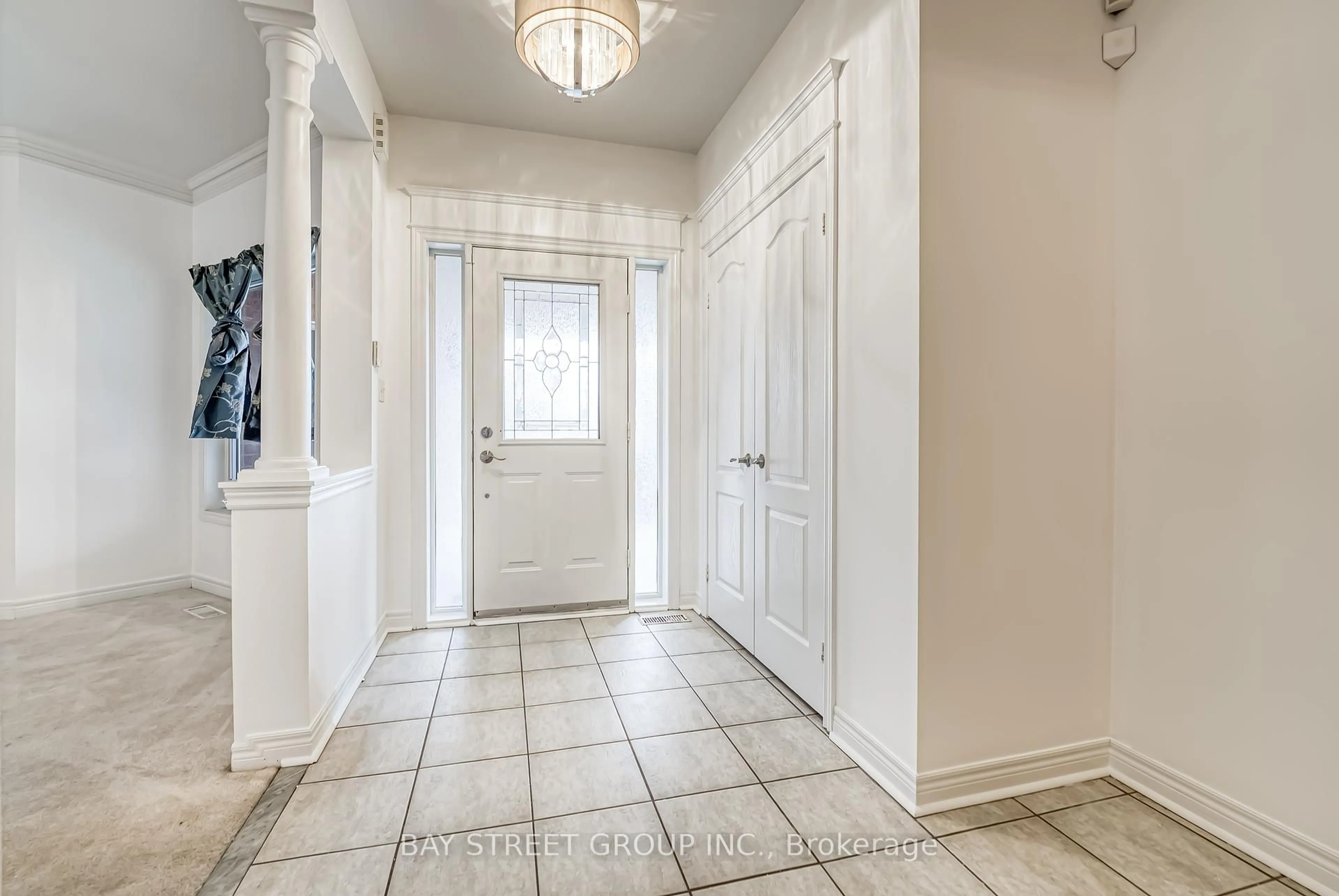 Indoor entryway for 4 Pitfield Ave, Whitby Ontario L1R 2P7