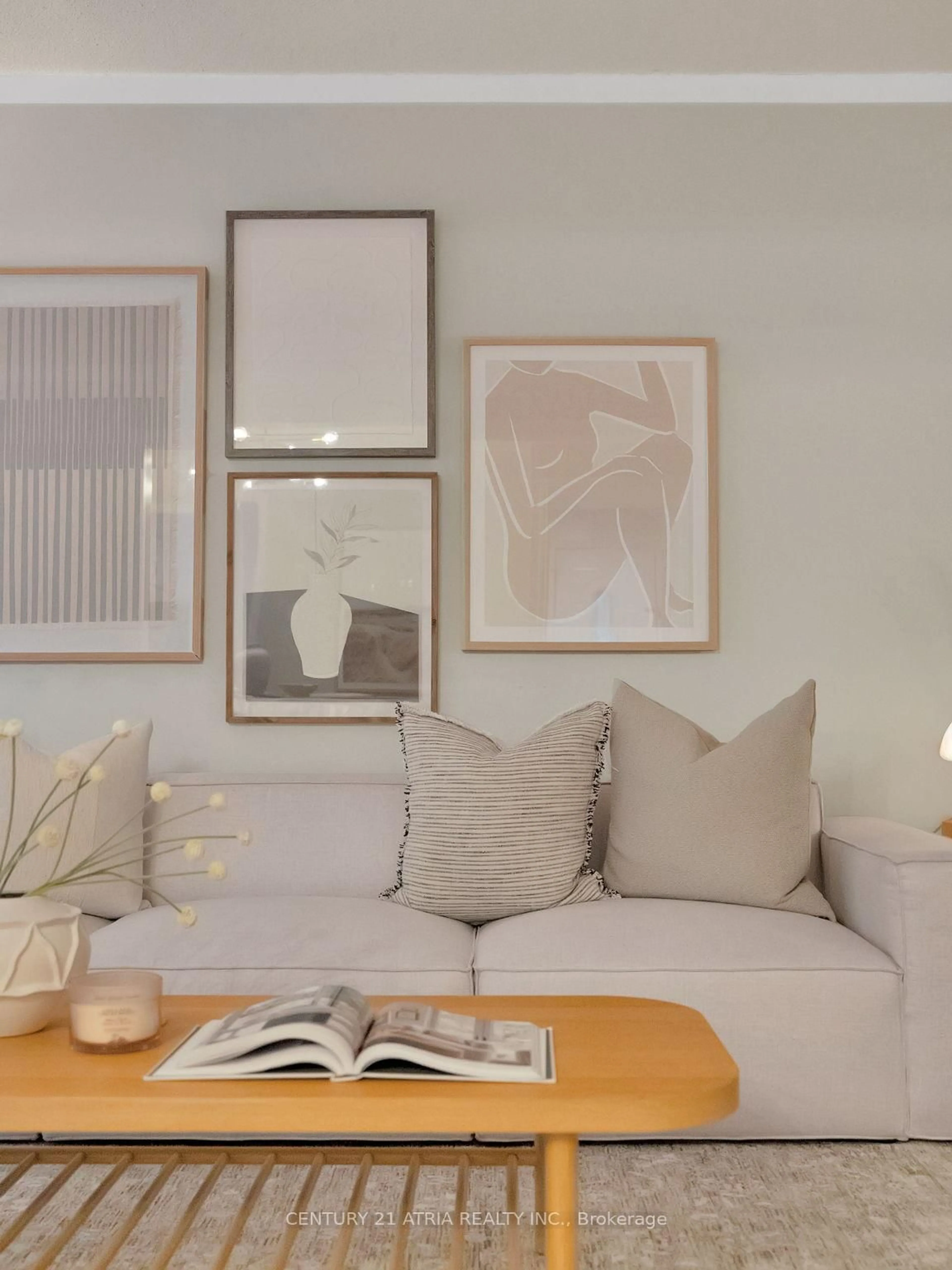 Living room with furniture, wood/laminate floor for 72 Dusay Pl #23, Toronto Ontario M1W 2N2