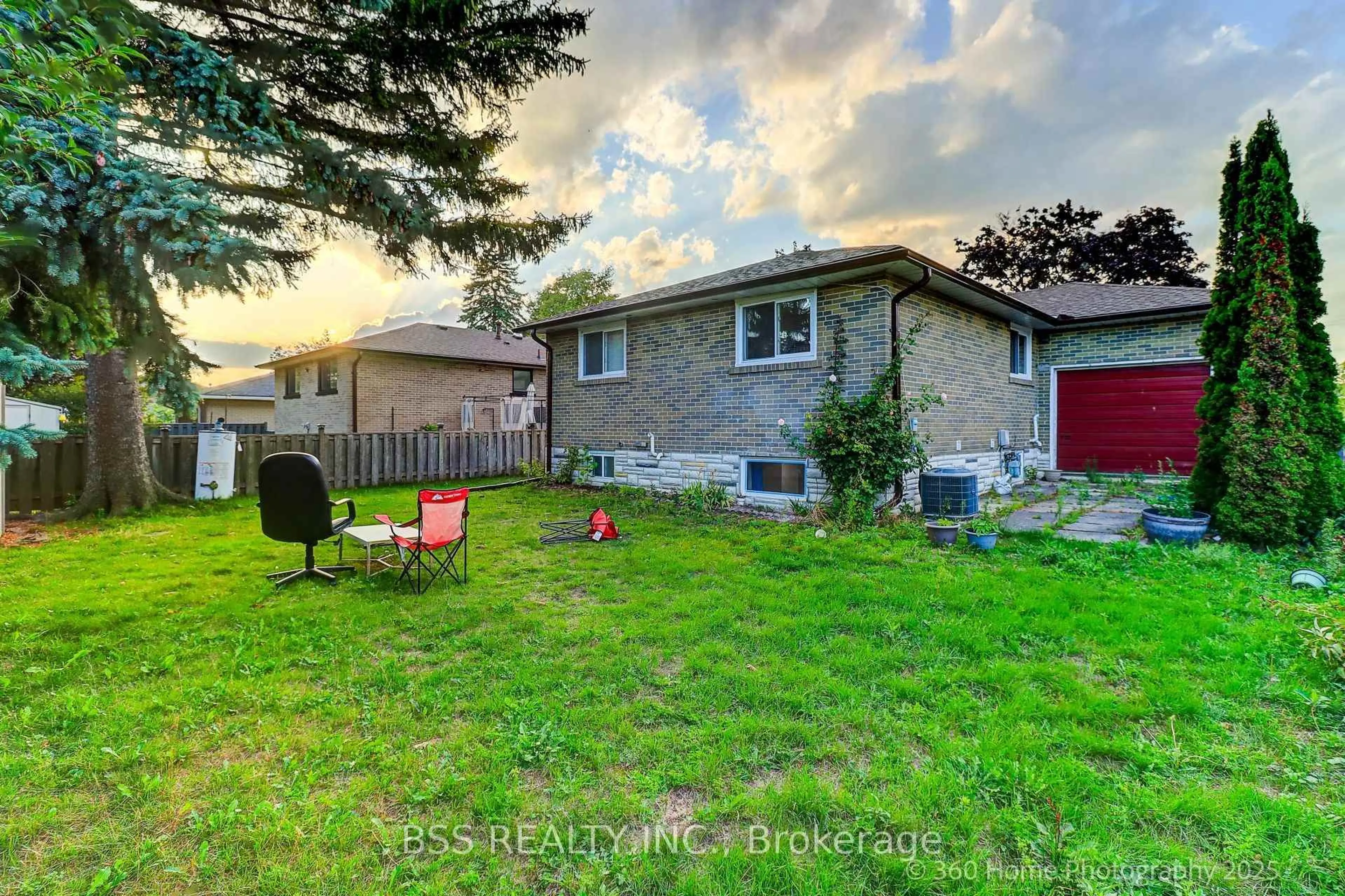 A pic from outside/outdoor area/front of a property/back of a property/a pic from drone, street for 35 Waldock St, Toronto Ontario M1E 2E7