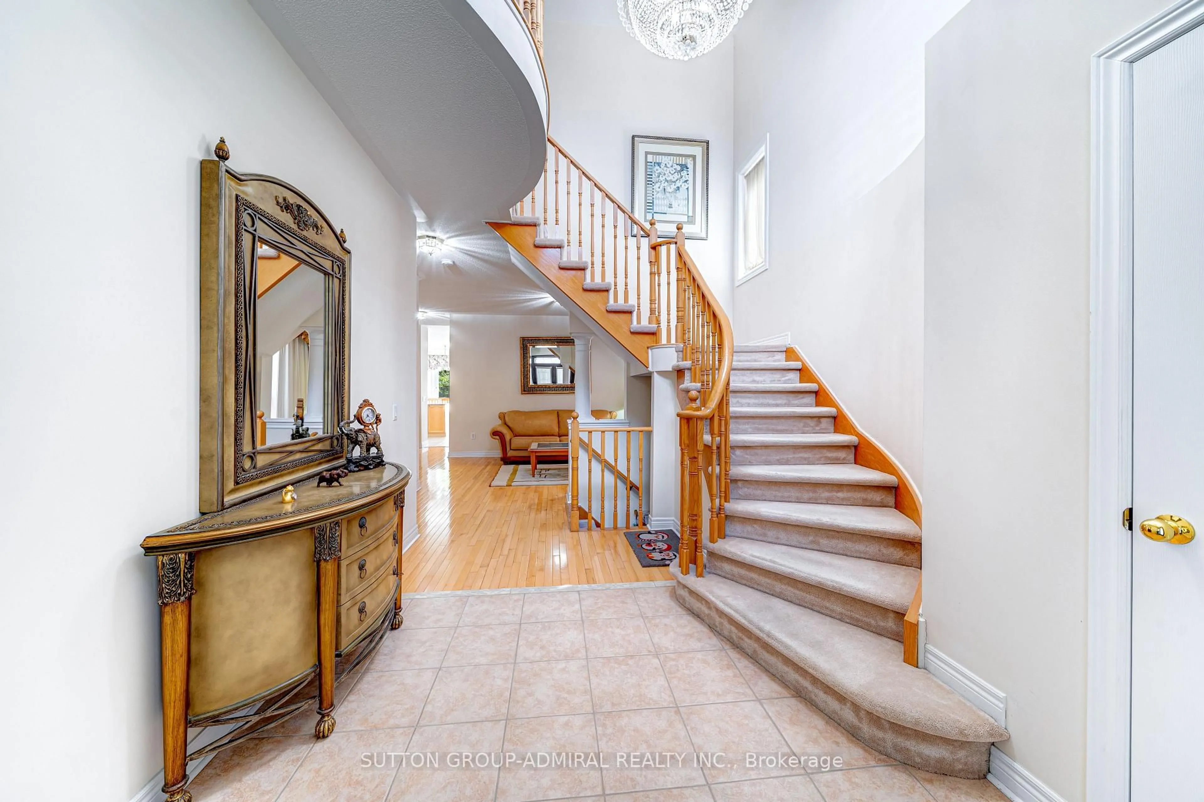 Indoor foyer for 31 Acara Crt, Toronto Ontario M1T 3W9