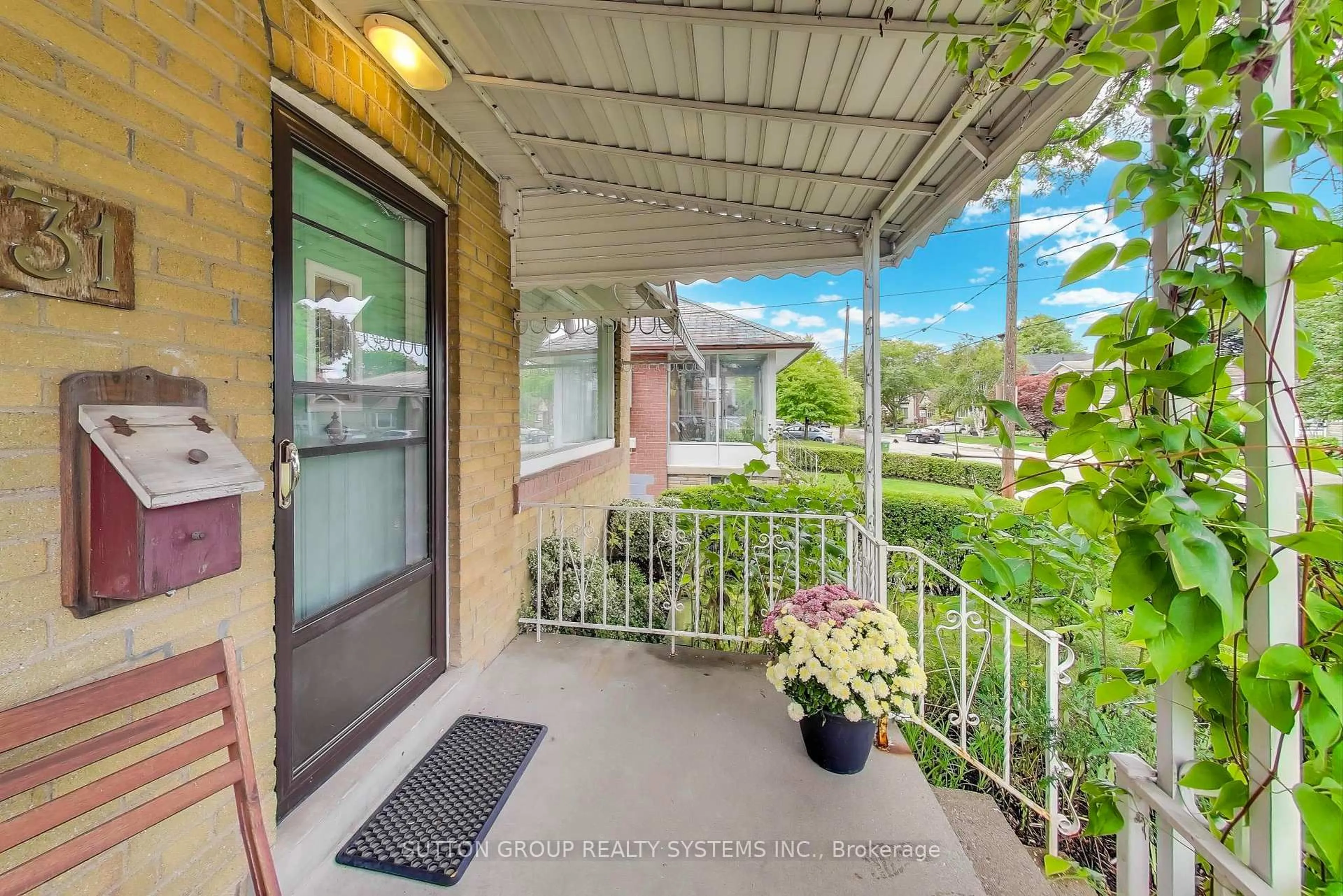 Unknown for 31 Doris Dr, Toronto Ontario M4B 3C7