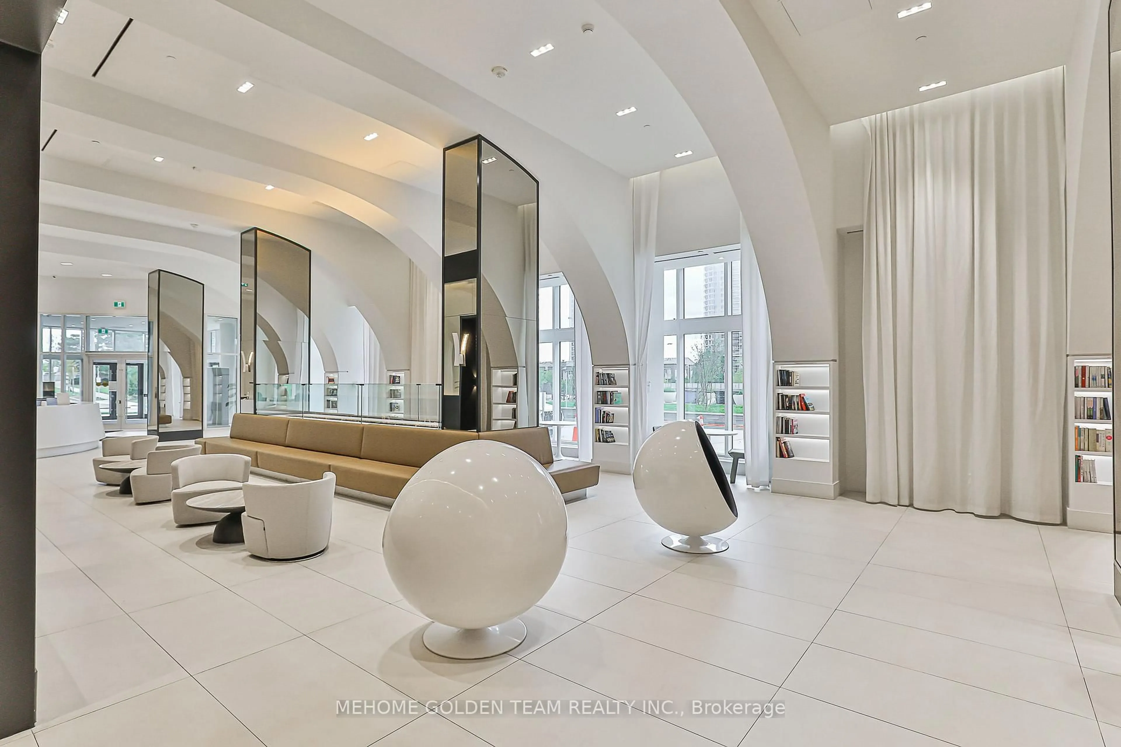 Indoor foyer for 2033 Kennedy Rd #2808, Toronto Ontario M1T 0B9