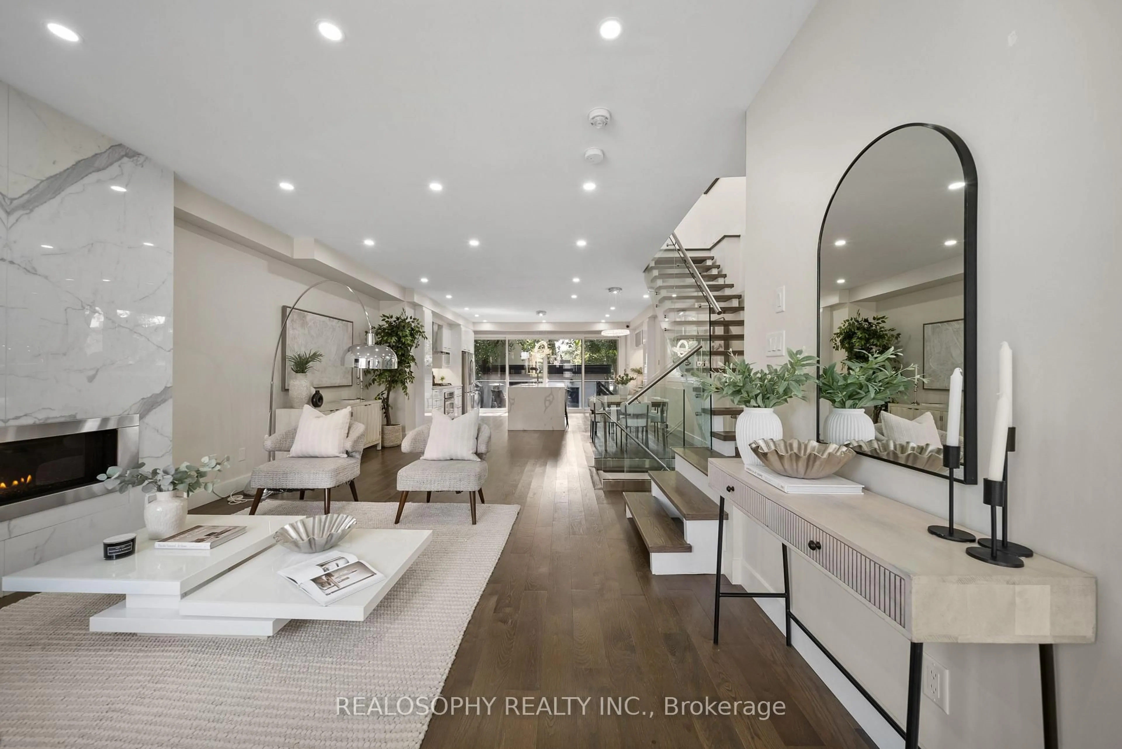 Indoor entryway for 9 Plains Rd, Toronto Ontario M4J 2P9