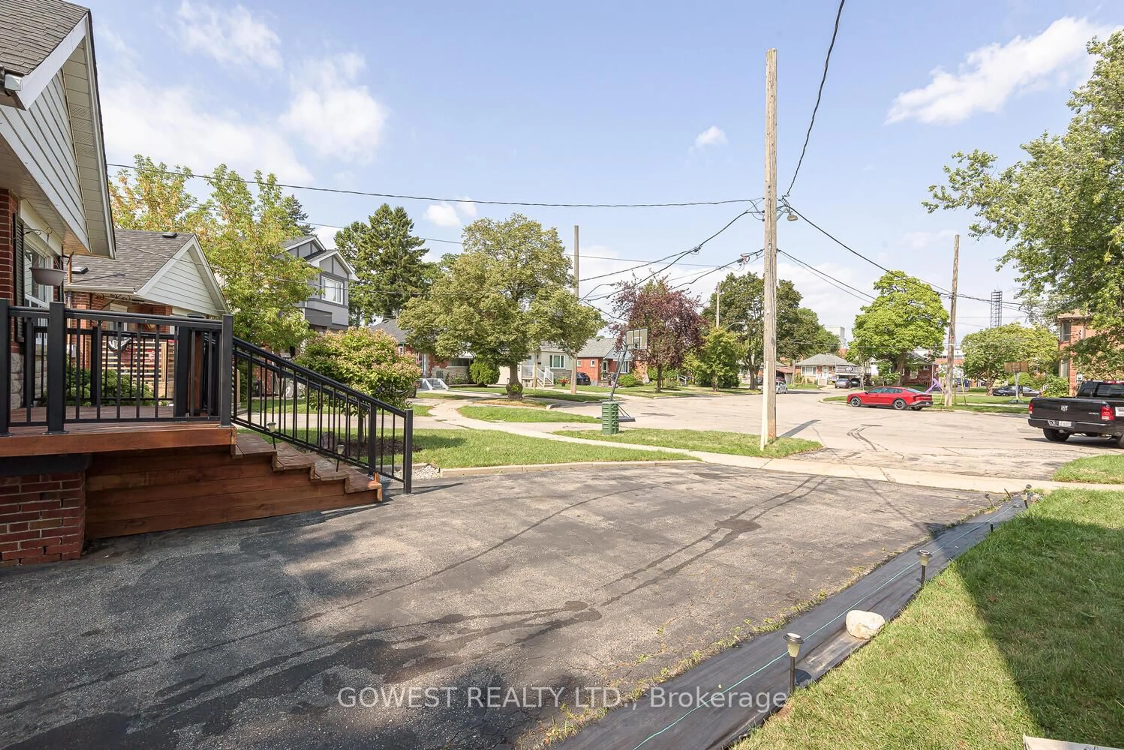 A pic from outside/outdoor area/front of a property/back of a property/a pic from drone, street for 1 Fairbourne Cres, Toronto Ontario M1L 3M6