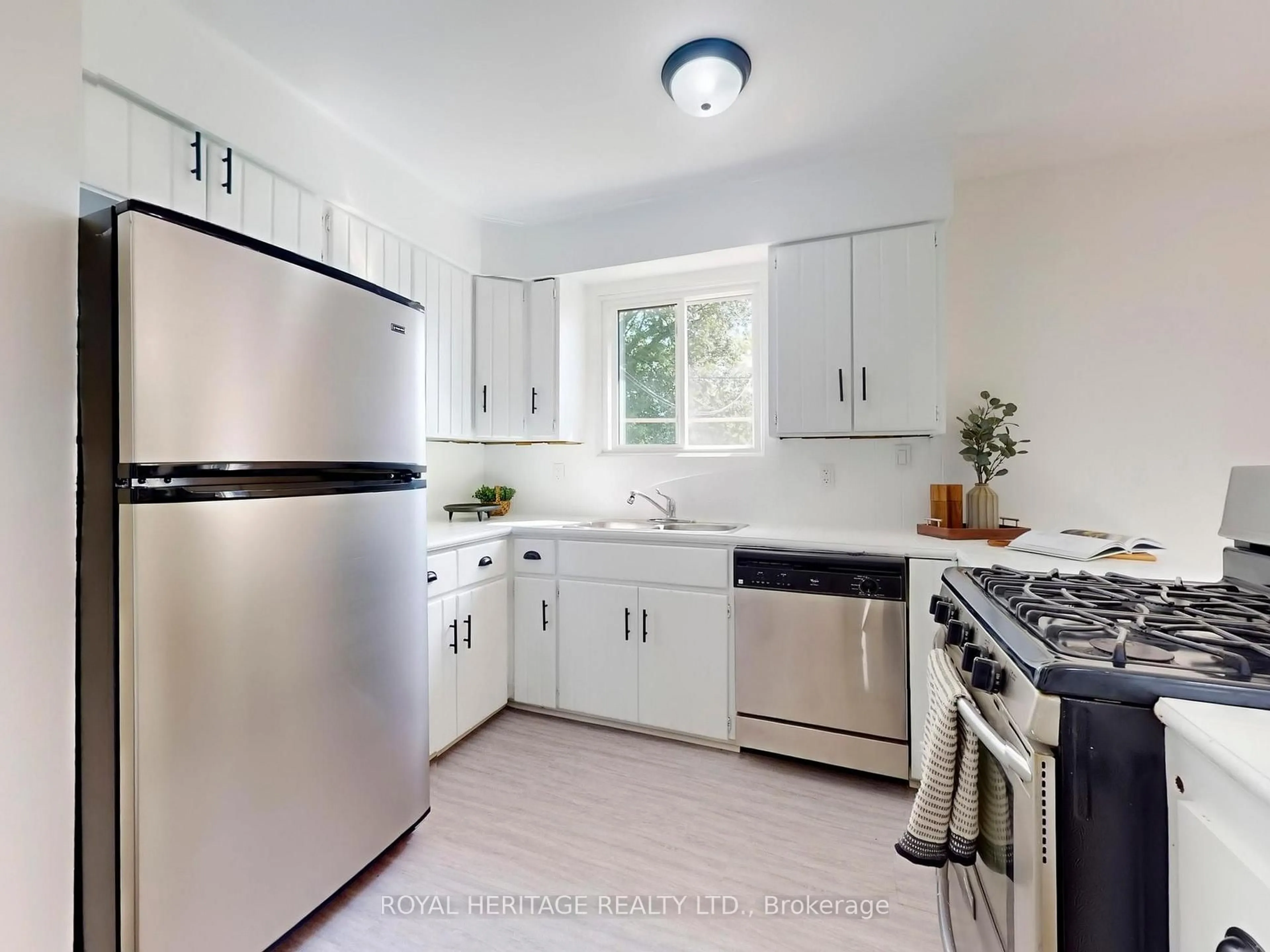 Standard kitchen, ceramic/tile floor for 1002 McCullough Dr, Whitby Ontario L1N 1C6