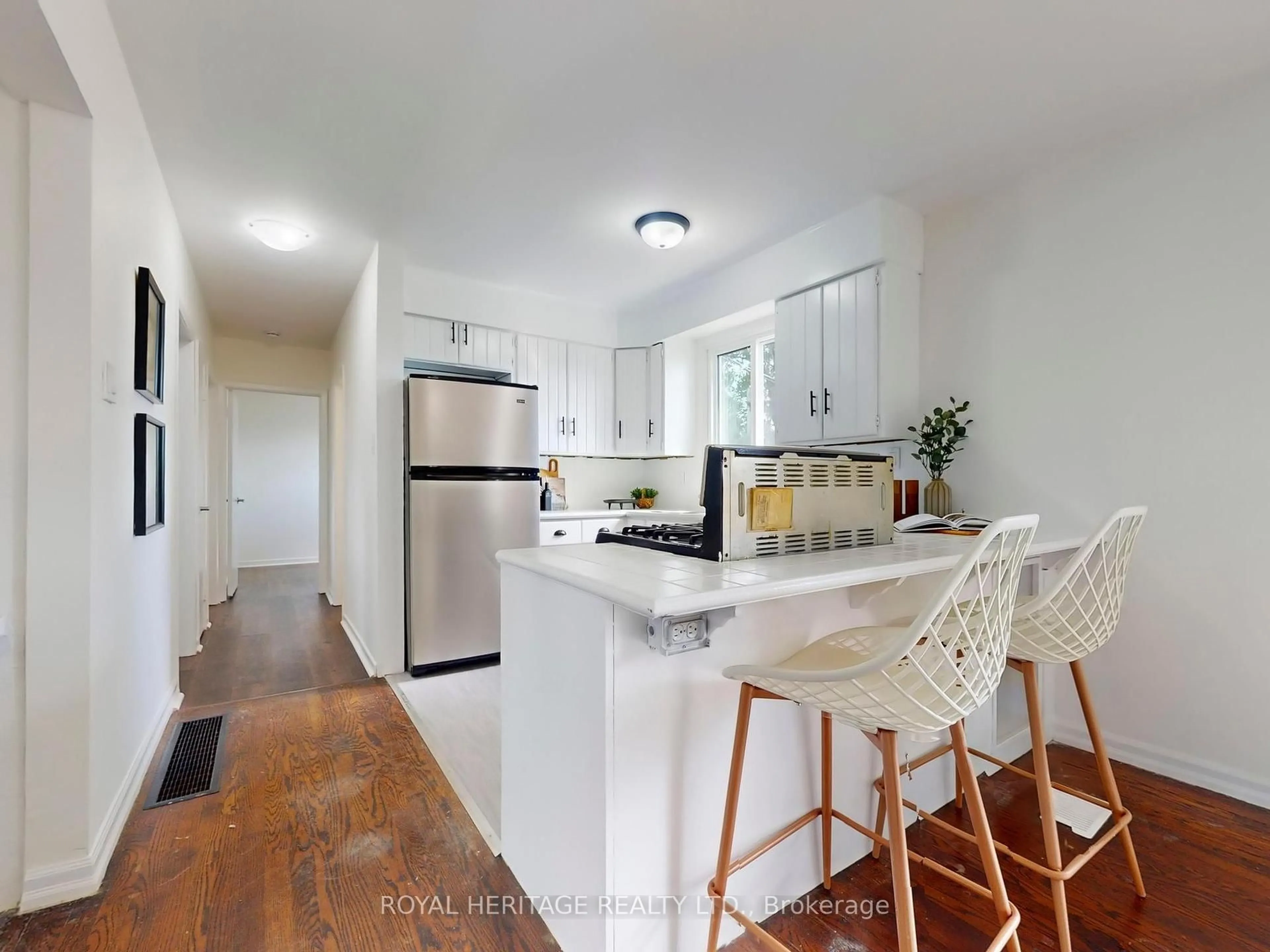 Open concept kitchen, unknown for 1002 McCullough Dr, Whitby Ontario L1N 1C6