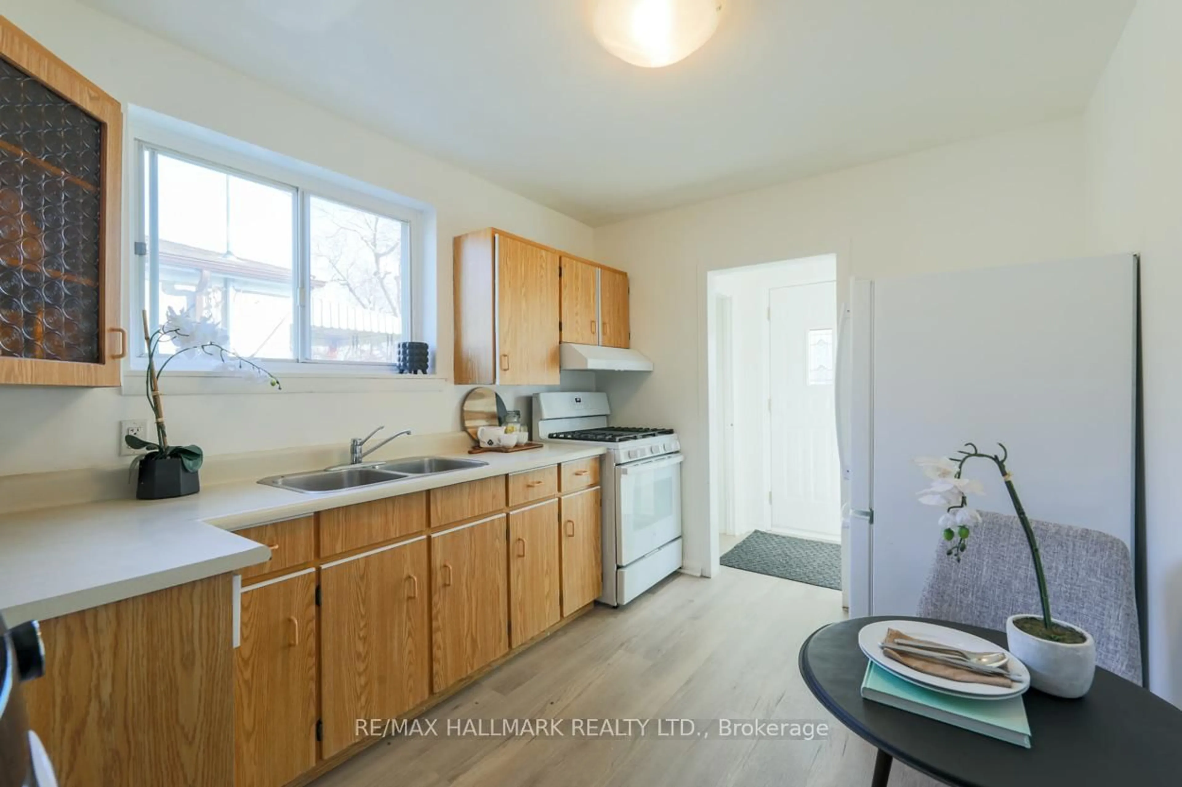 Standard kitchen, unknown for 152 Santamonica Blvd, Toronto Ontario M1L 4H6