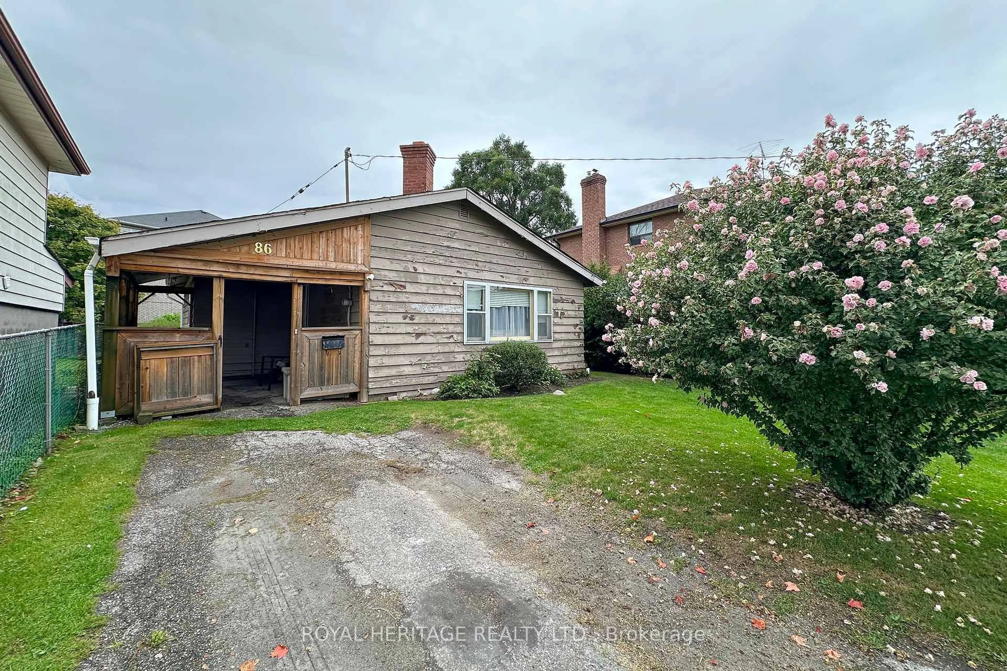 A pic from outside/outdoor area/front of a property/back of a property/a pic from drone, street for 86 Scarboro Ave, Toronto Ontario M1C 1M4