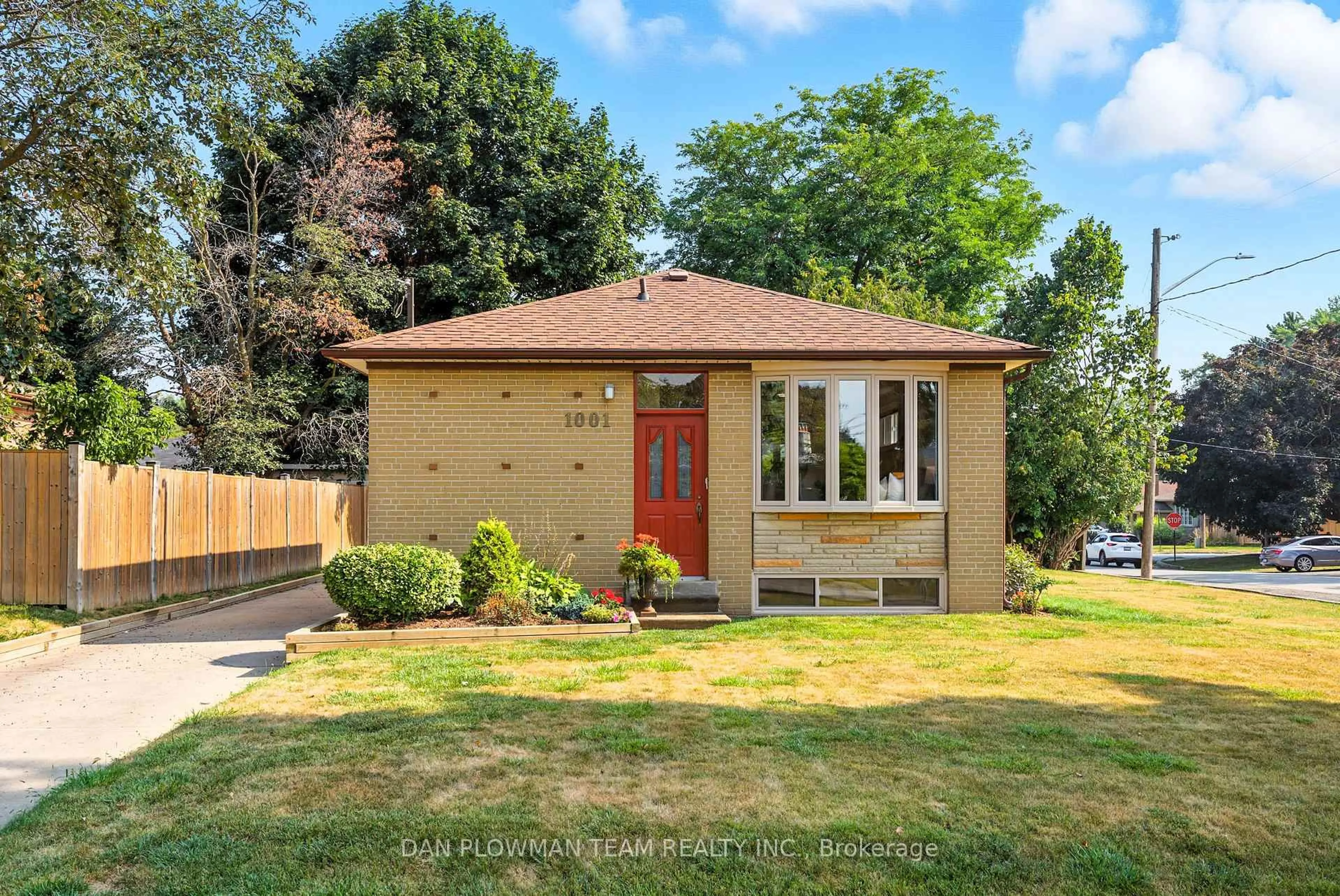 Unknown for 1001 Wardman Cres, Whitby Ontario L1N 3H1