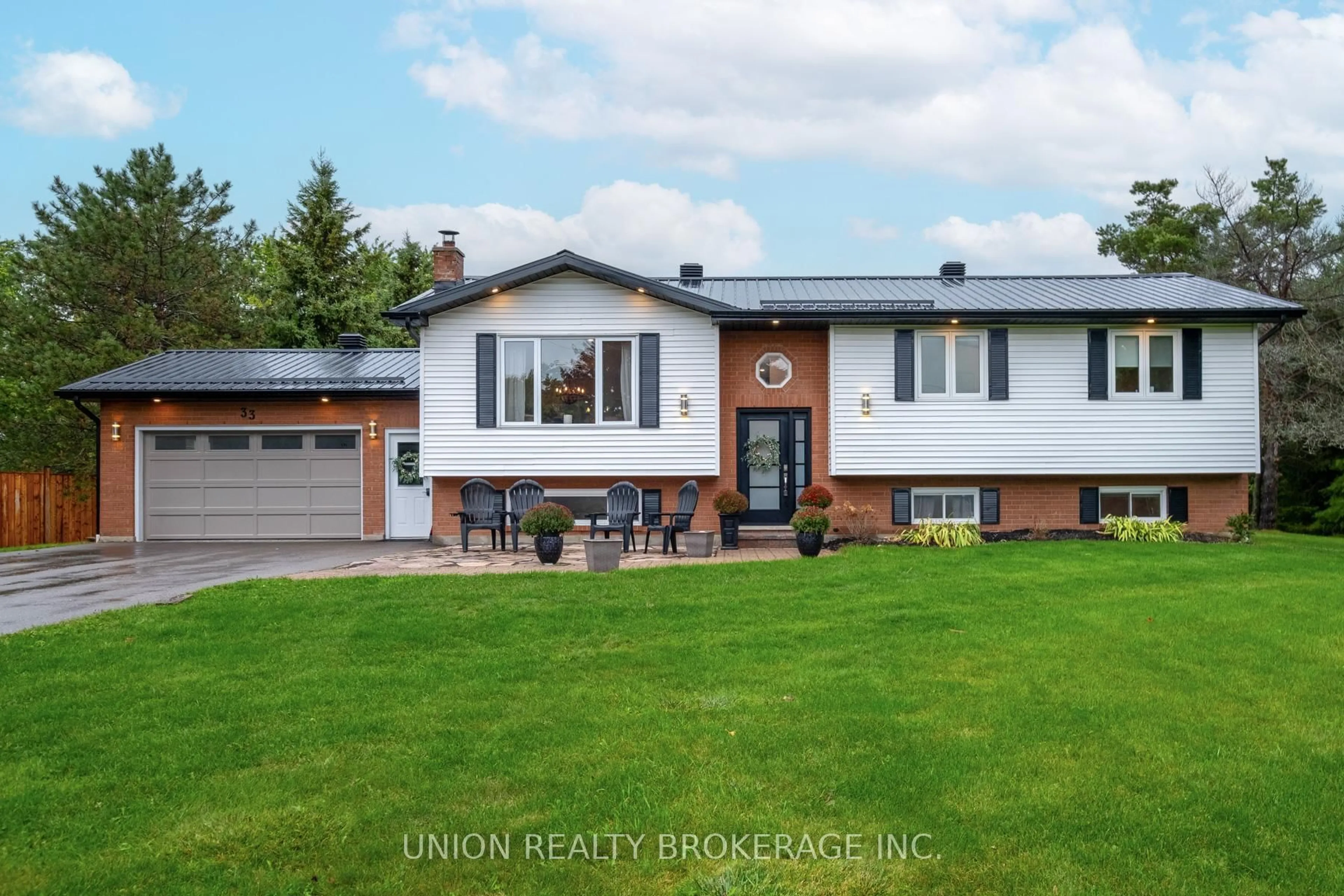 Home with vinyl exterior material, unknown for 33 Carlan Dr, Scugog Ontario L9L 1P2