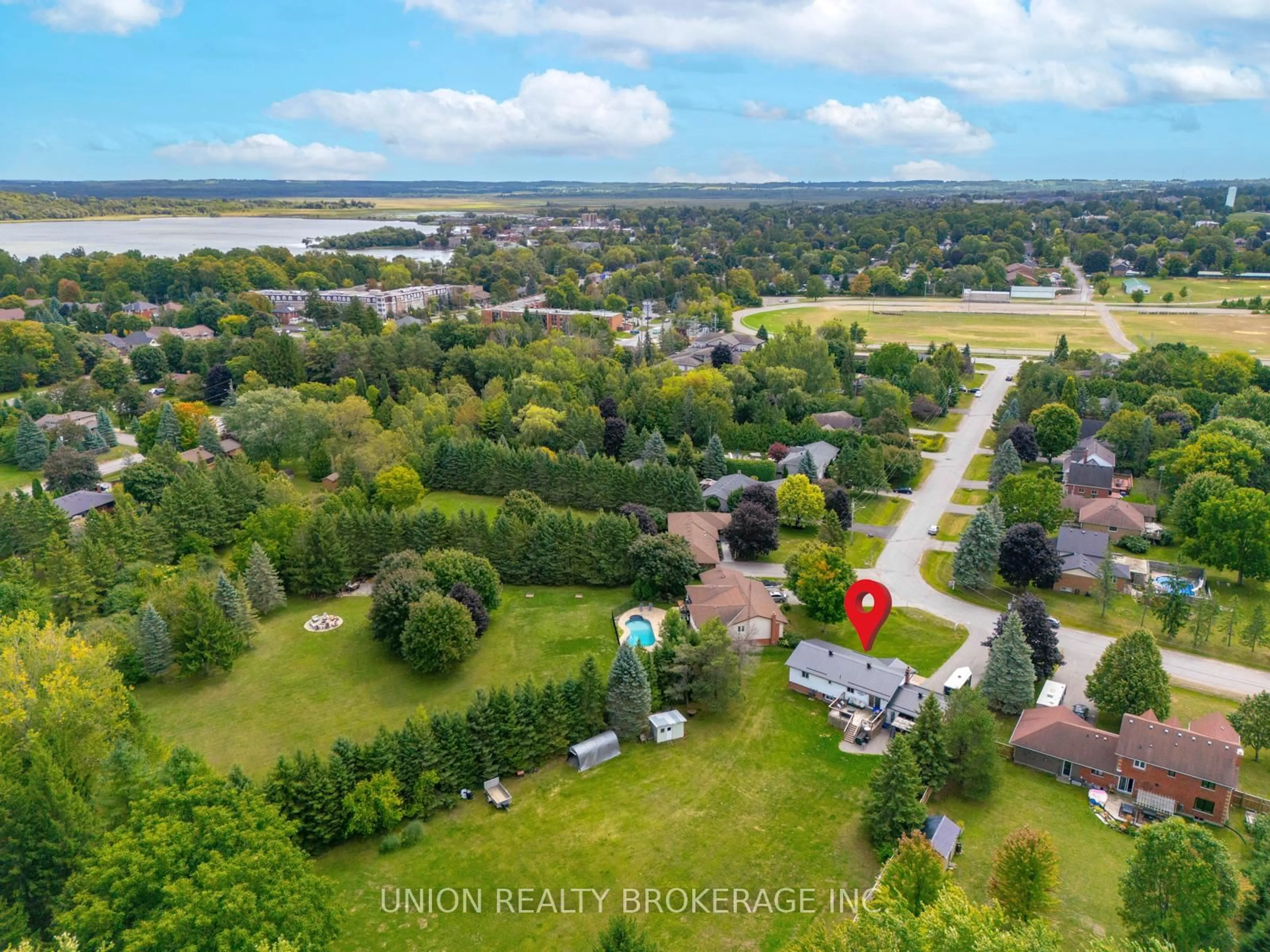 A pic from outside/outdoor area/front of a property/back of a property/a pic from drone, water/lake/river/ocean view for 33 Carlan Dr, Scugog Ontario L9L 1P2