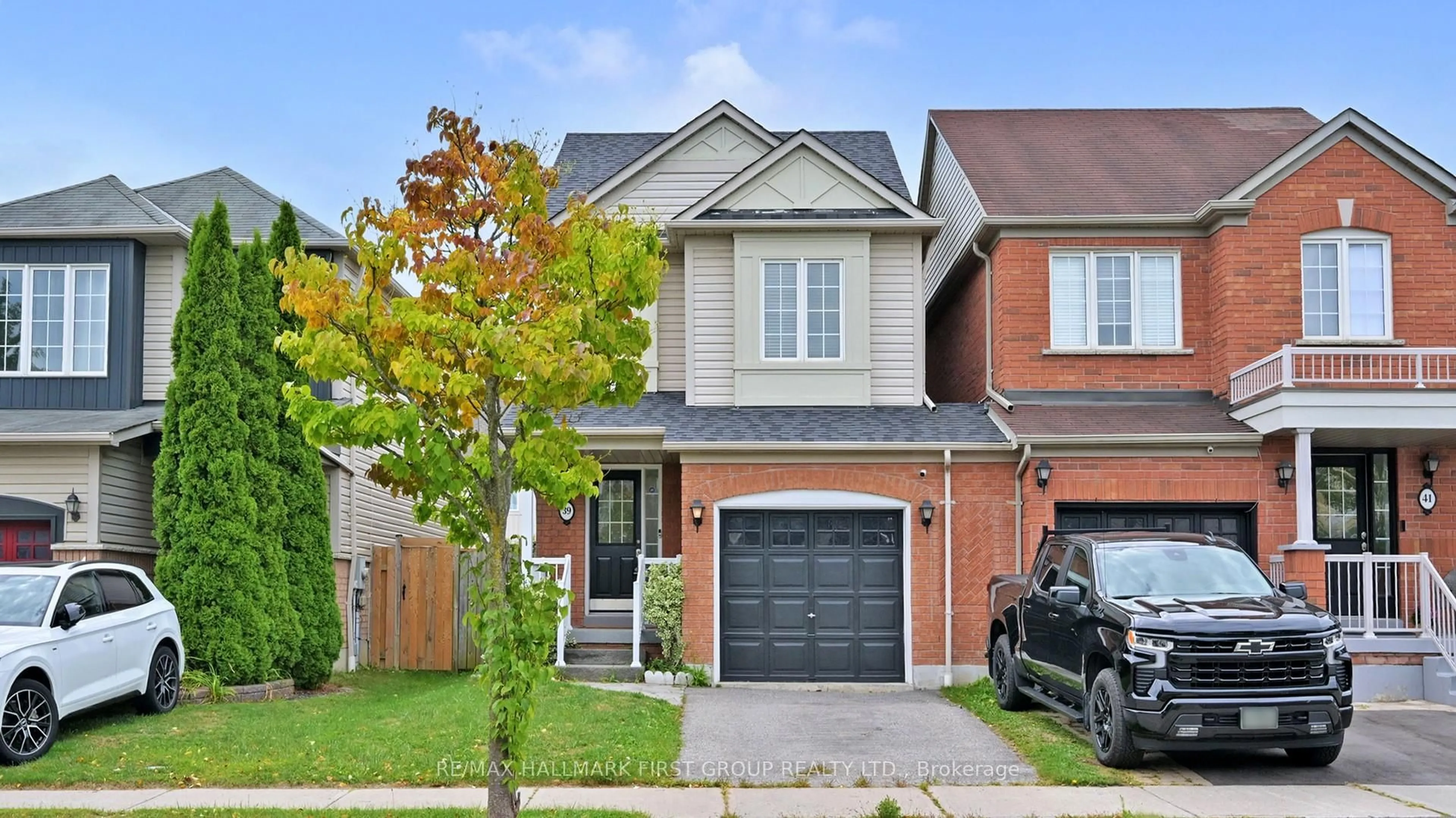 Home with brick exterior material, street for 39 ROBIDEAU Pl, Whitby Ontario L1R 3G6