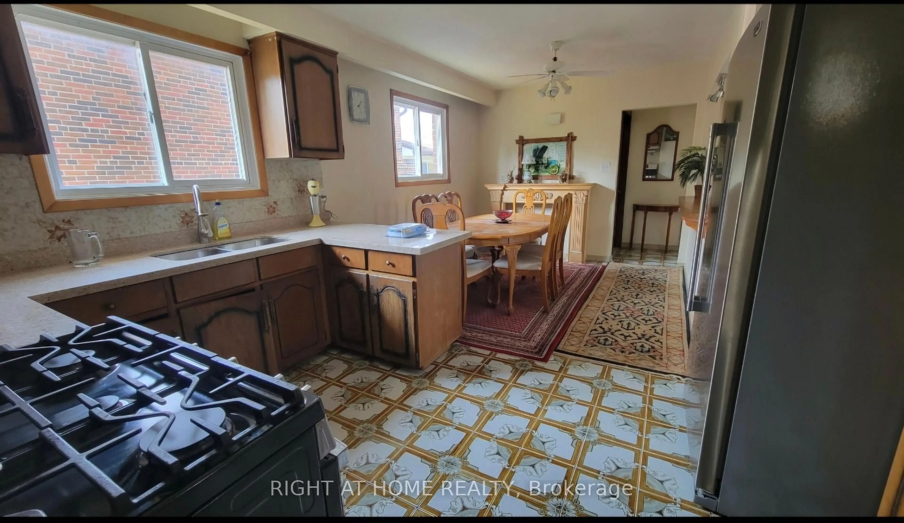 Standard kitchen, ceramic/tile floor for 12 Fairglen Ave, Toronto Ontario M1W 1G7
