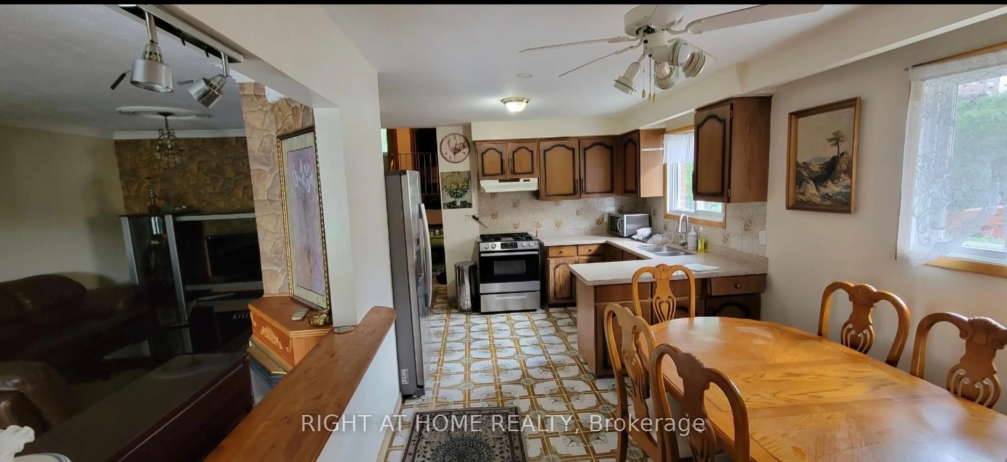 Standard kitchen, ceramic/tile floor for 12 Fairglen Ave, Toronto Ontario M1W 1G7