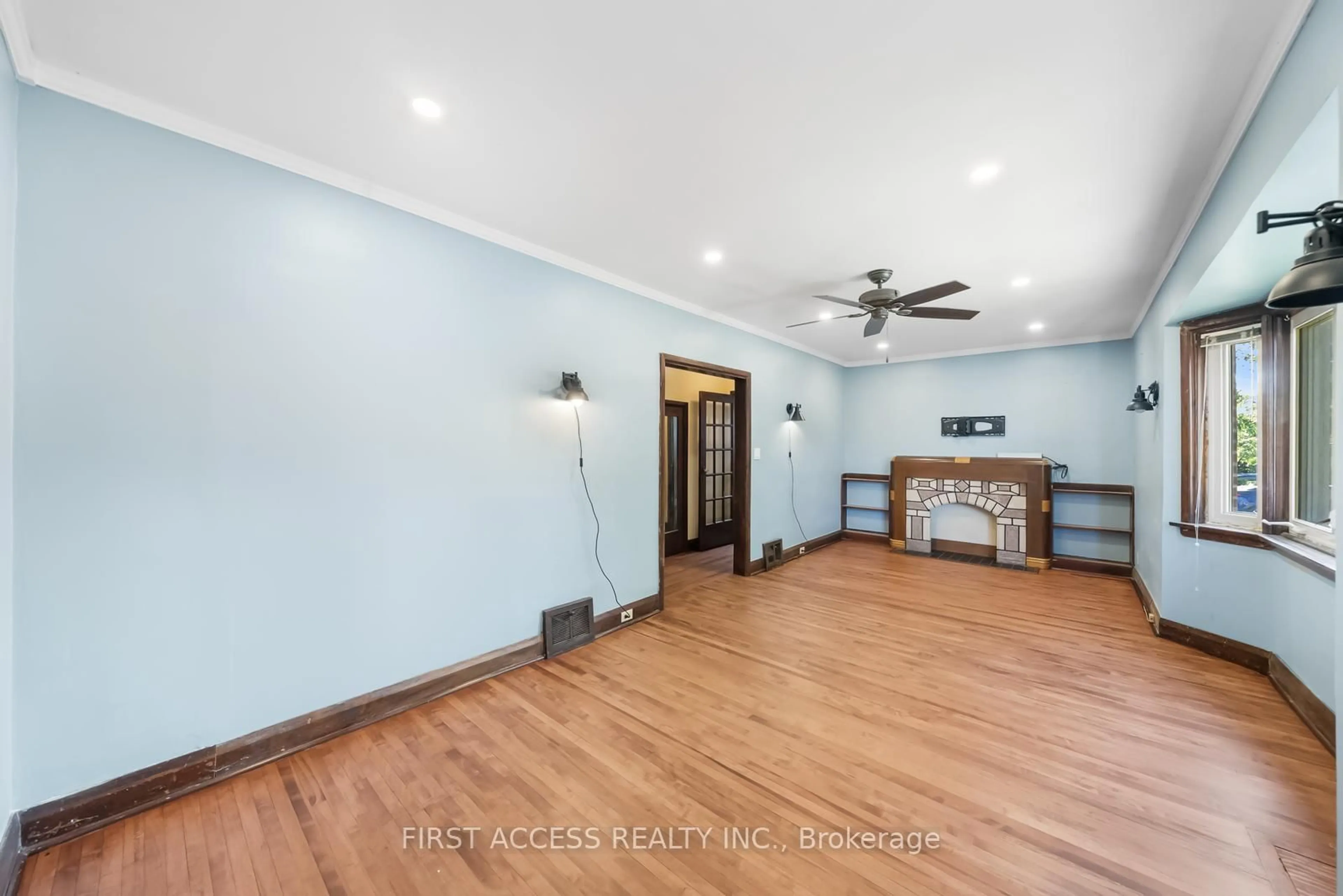 A pic of a room for 1005 Cosburn Ave, Toronto Ontario M4C 2W8