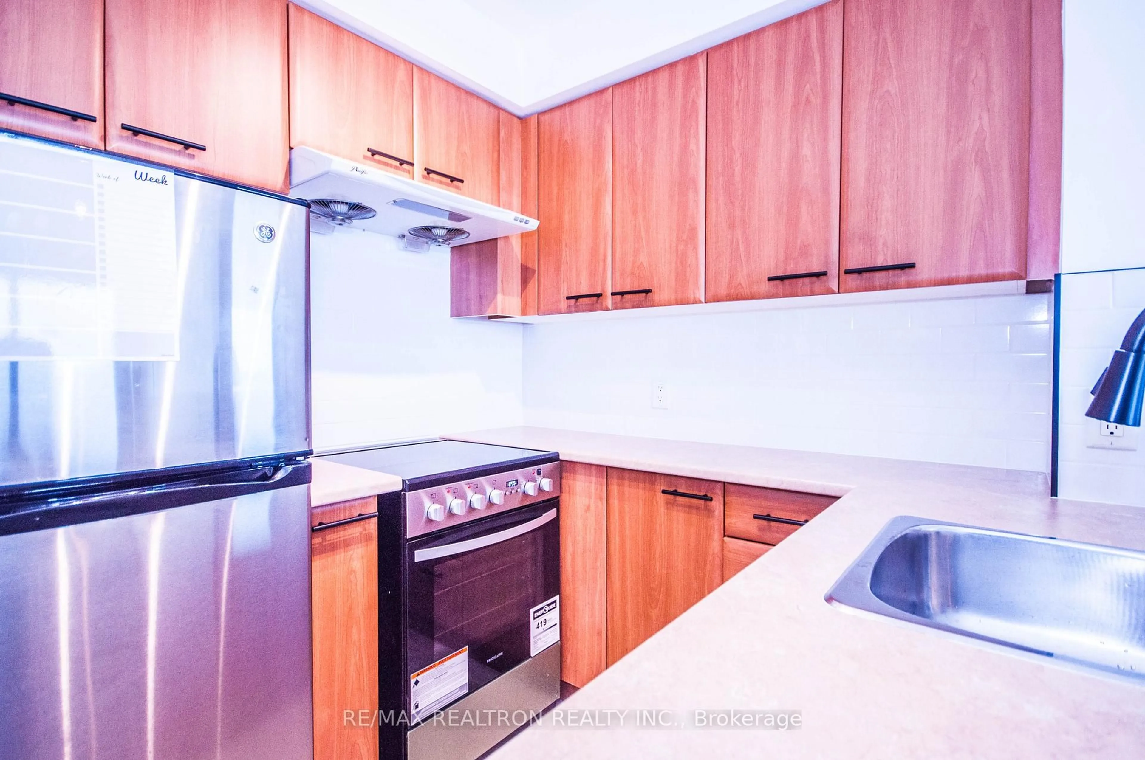Standard kitchen, unknown for 36 Lee Centre Dr #3102, Toronto Ontario M1H 3K2