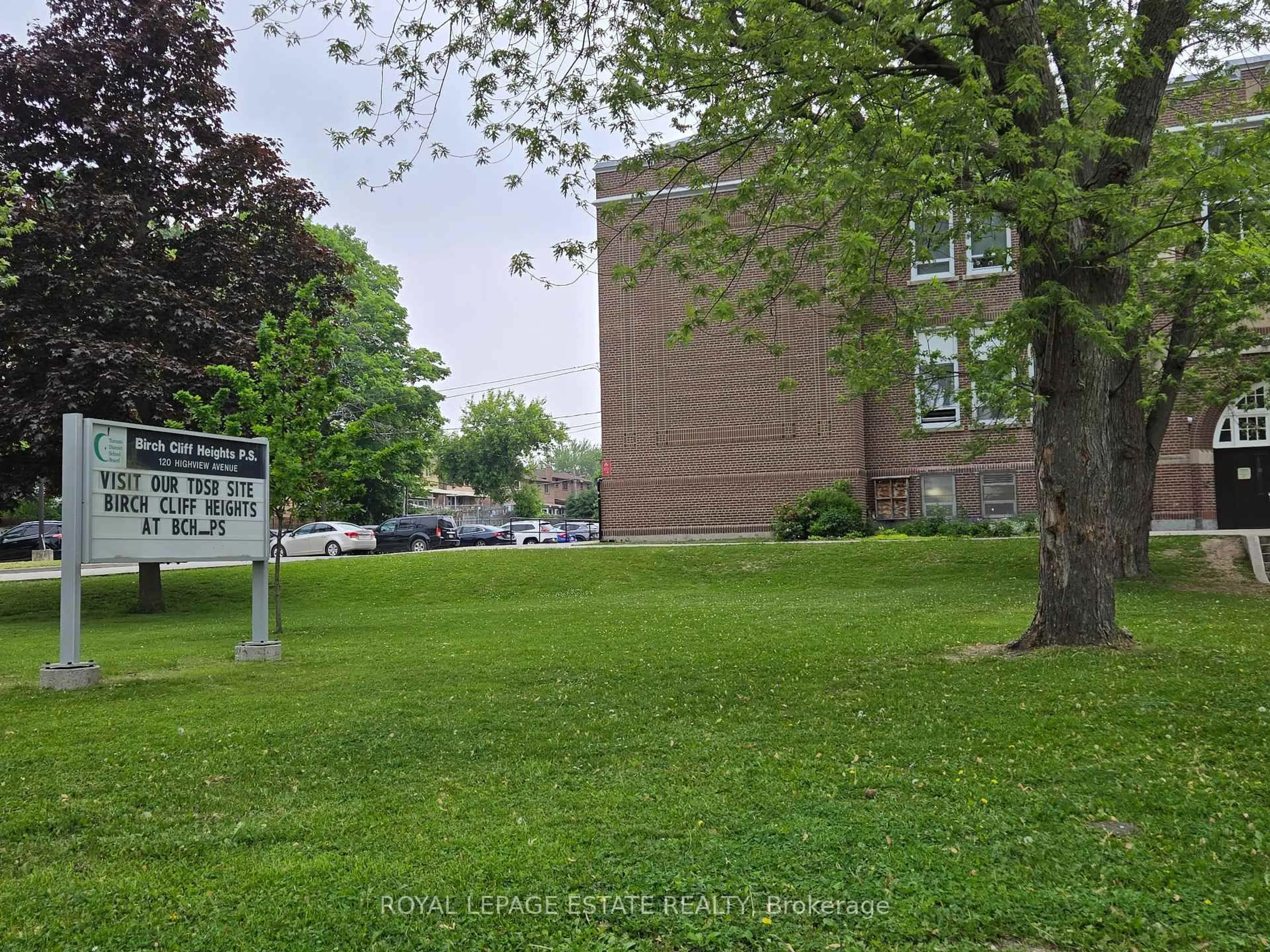 Unknown for 224 Aylesworth Ave, Toronto Ontario M1N 2J6