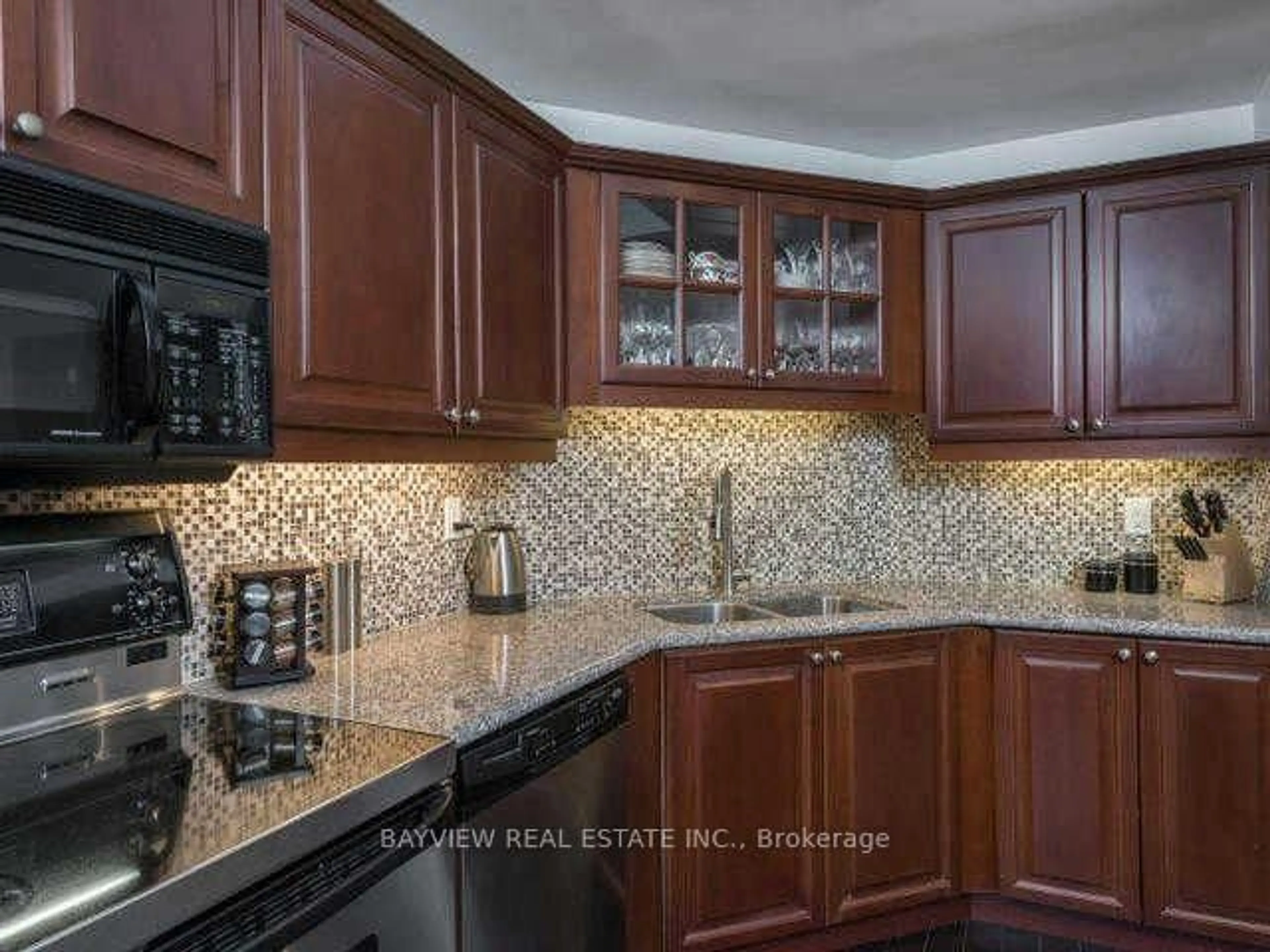 Standard kitchen, ceramic/tile floor for 37 Princeway Dr, Toronto Ontario M1R 2V8