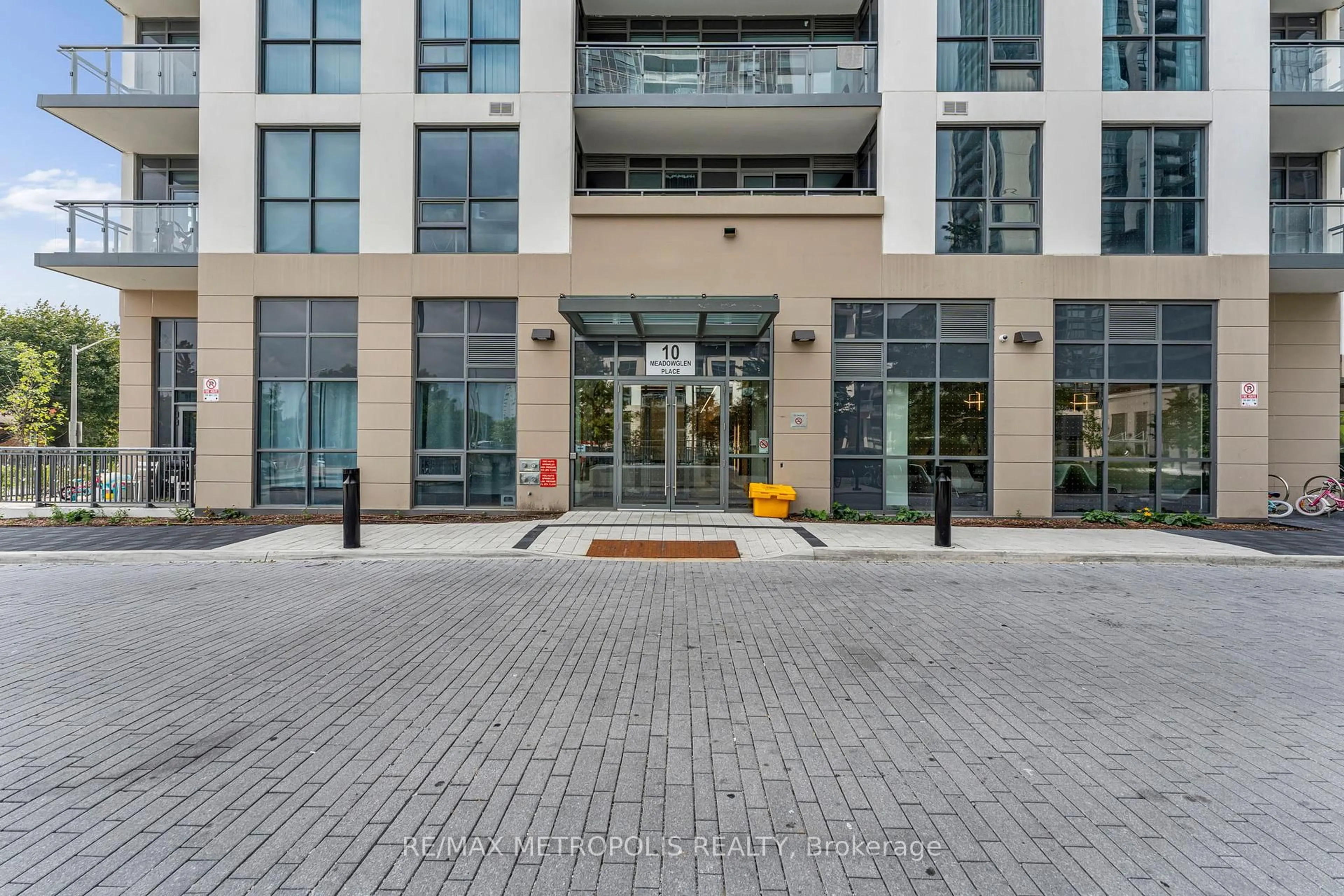 Indoor foyer for 10 Meadowglen Pl #403, Toronto Ontario M1G 0A8