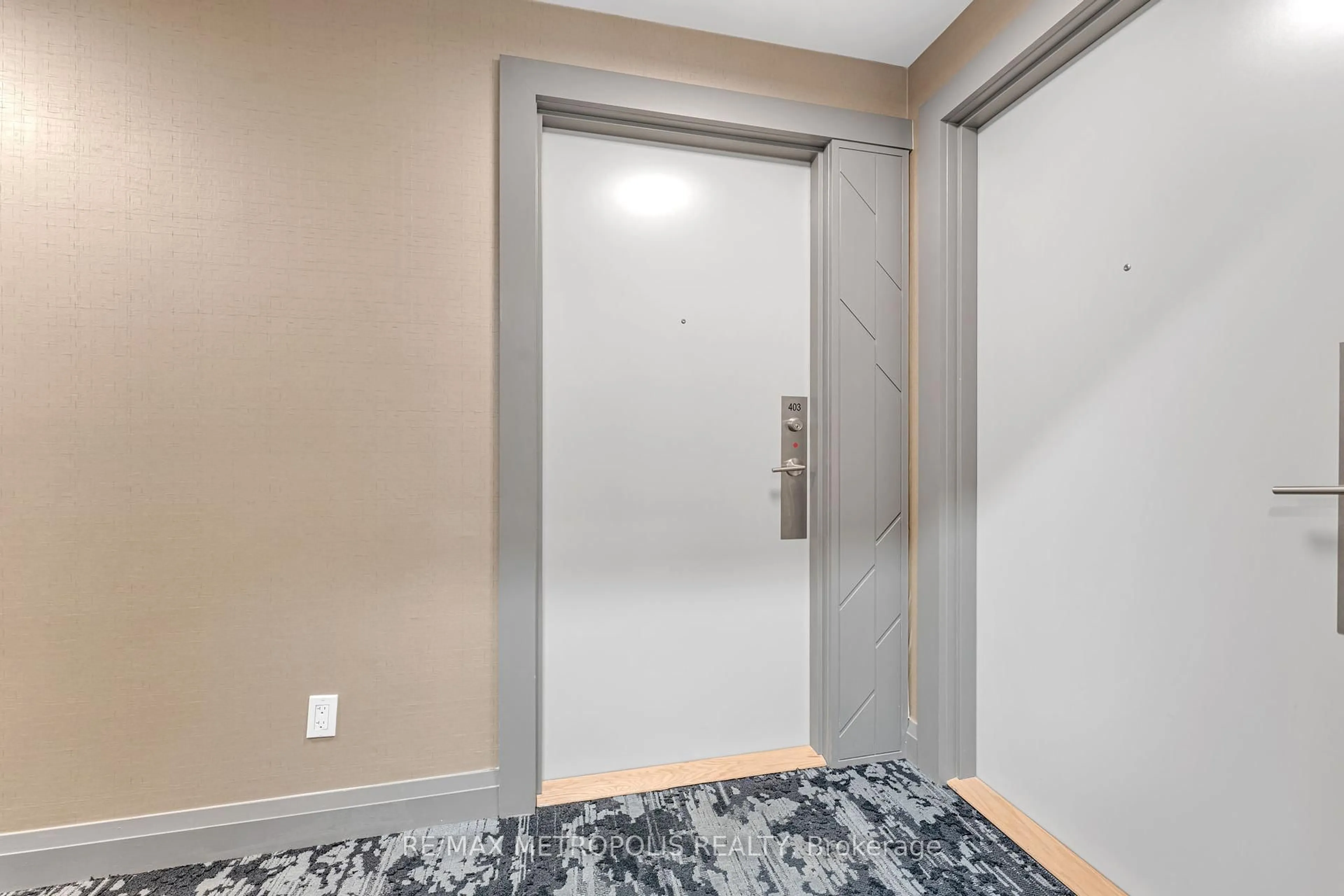 Indoor entryway for 10 Meadowglen Pl #403, Toronto Ontario M1G 0A8