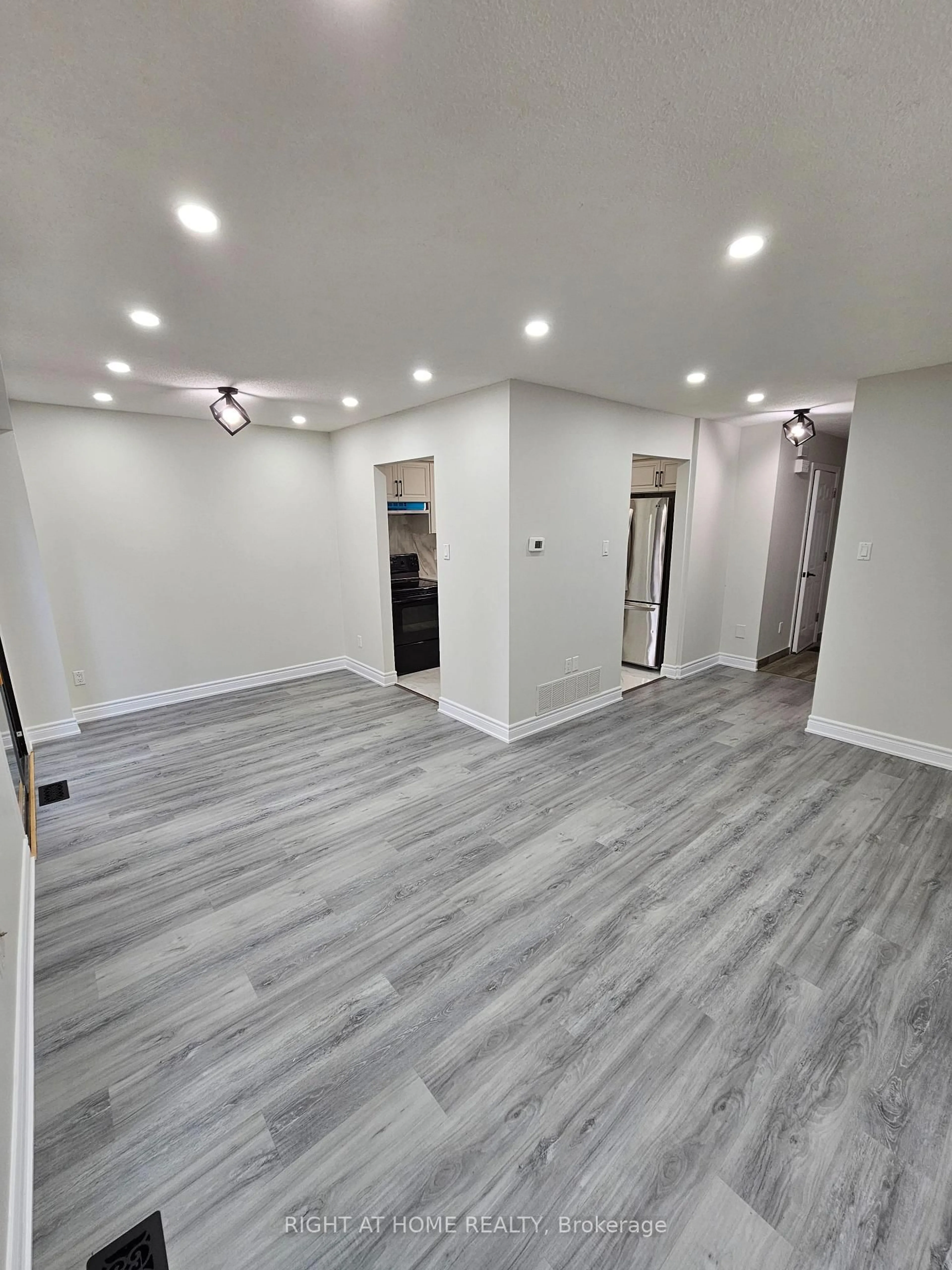 A pic of a room for 19 Greenfield Cres, Whitby Ontario L1N 7G2